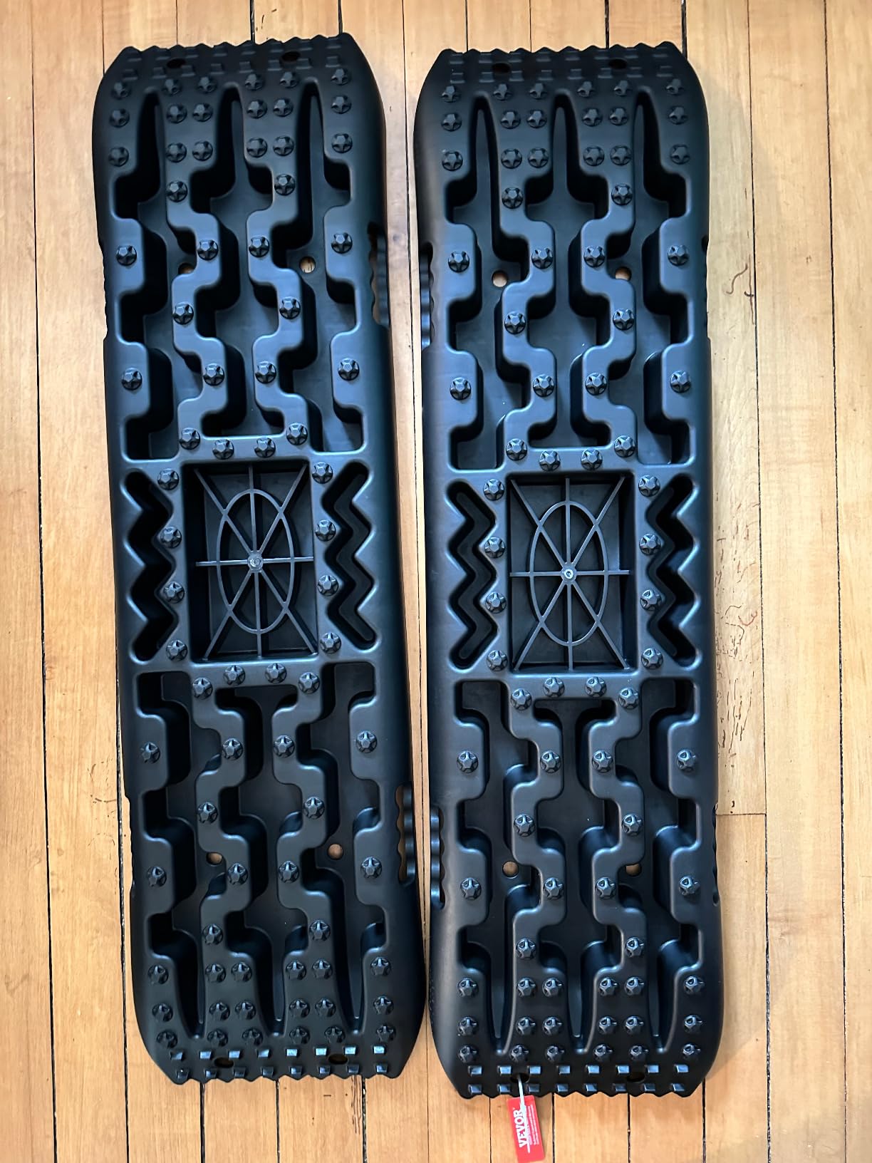 VEVOR 10 TON Traction Boards with PP Material, Recovery Boards for Off-road Vehicles/Cars/Pickups/SUVs/RVs, Pair Tire Traction Mats on Snow, Sand, Mud and Loose Terrain, Storage Bag, Long, Red customer photo 2