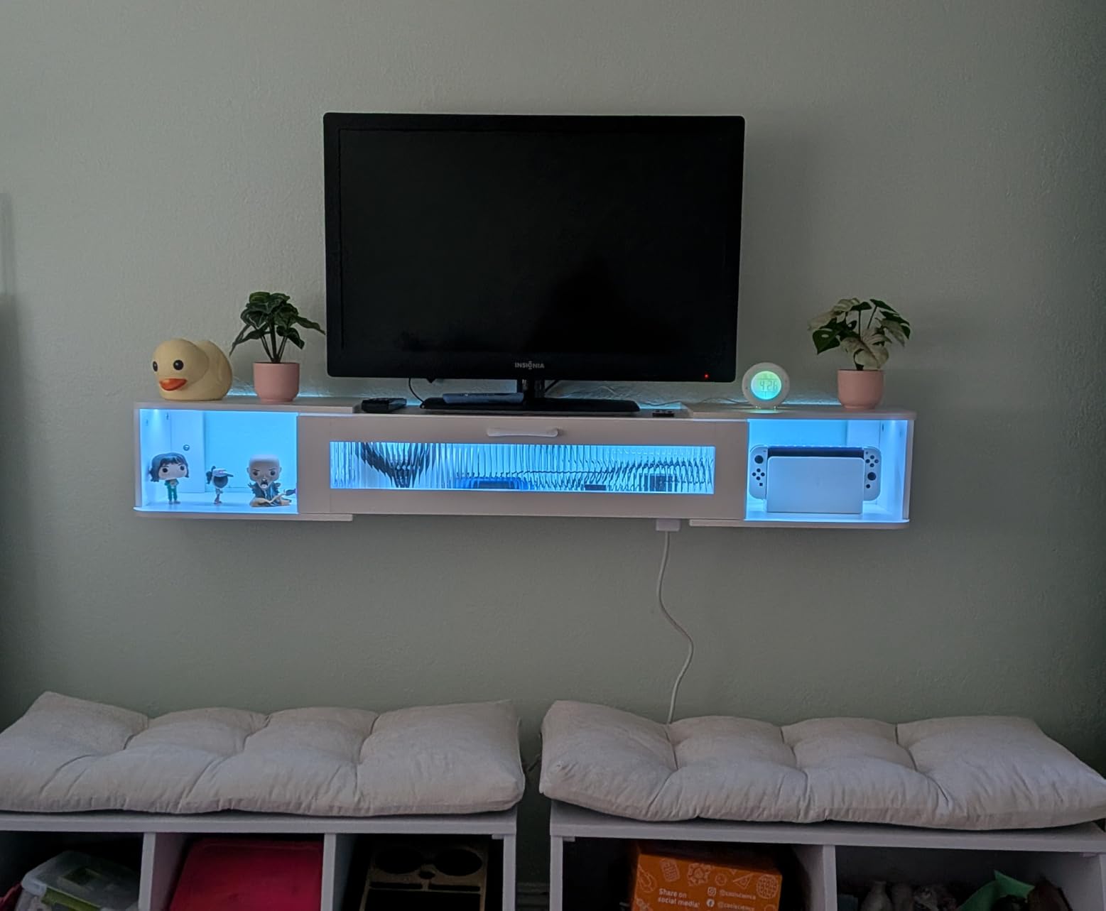 HOOBRO Floating TV Stand with LED Light Power Outlet for TVs up to 65