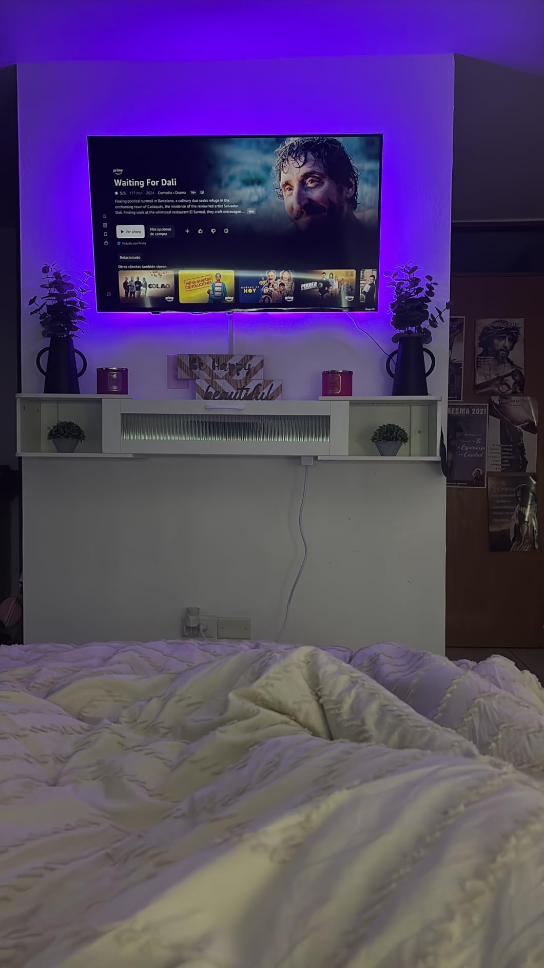 HOOBRO Floating TV Stand with LED Light Power Outlet for TVs up to 65