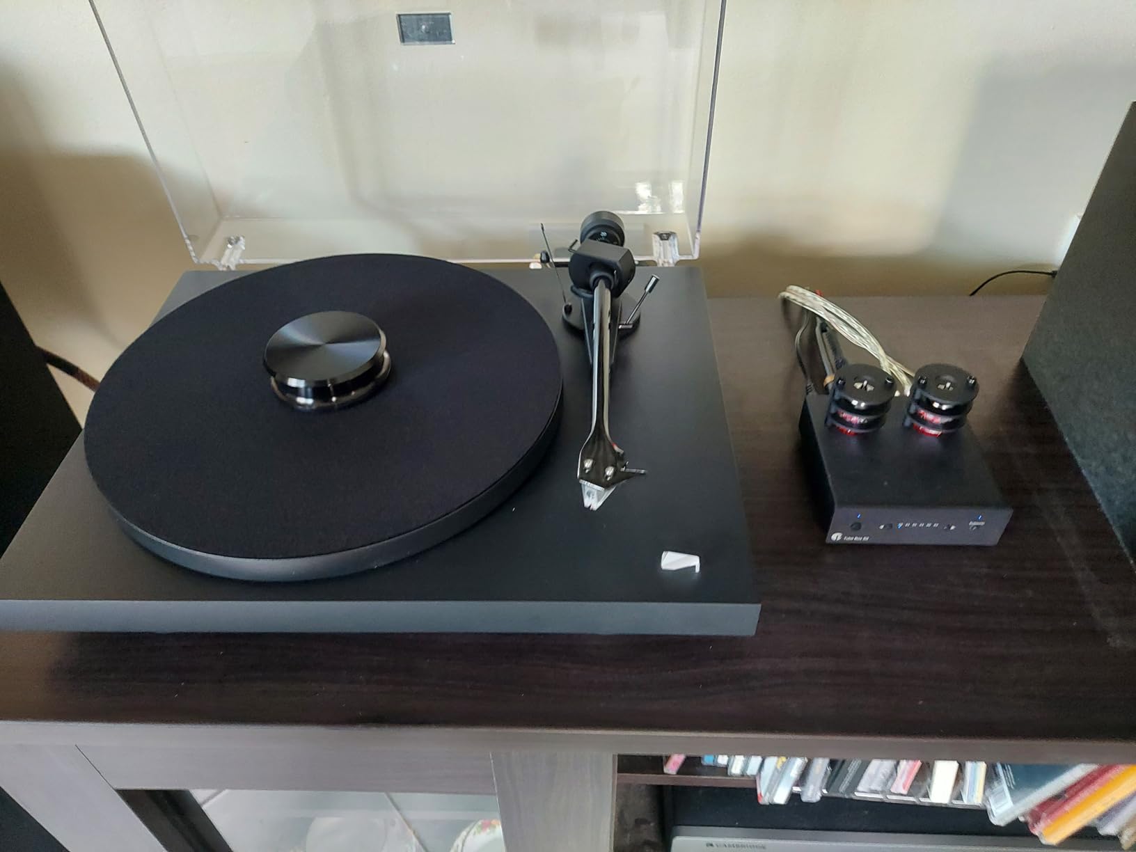 Pro-Ject Debut Evo 2 Turntable (Gloss Black) customer photo 1