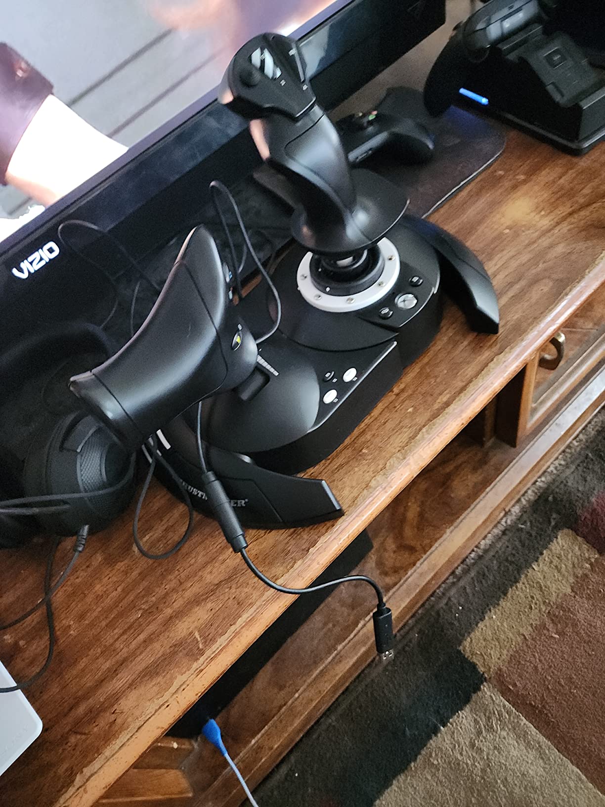 Thrustmaster T-Flight Hotas One Microsoft Flight Simulator 2024 Collector's Edition - Flight Stick & Throttle Controller for Xbox Series X|S & PC customer photo 1