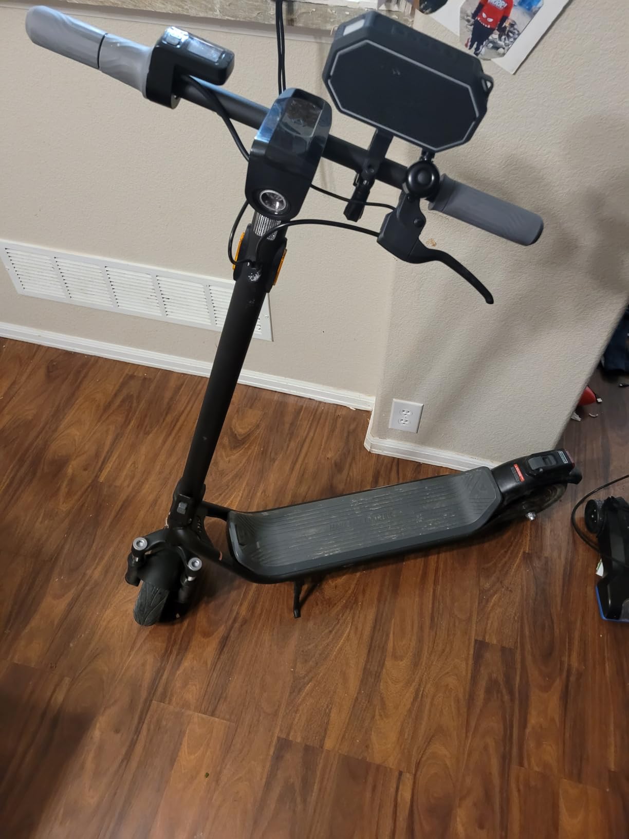 NIU 100P/100F/300P/300X Electric Scooter Adult - E Scooter with Suspension, 600-1000W Peak Power, 18-37.3 Miles Max Range, Top Speed 17.4-23.6MPH, Commuting E-Scooter customer photo 1