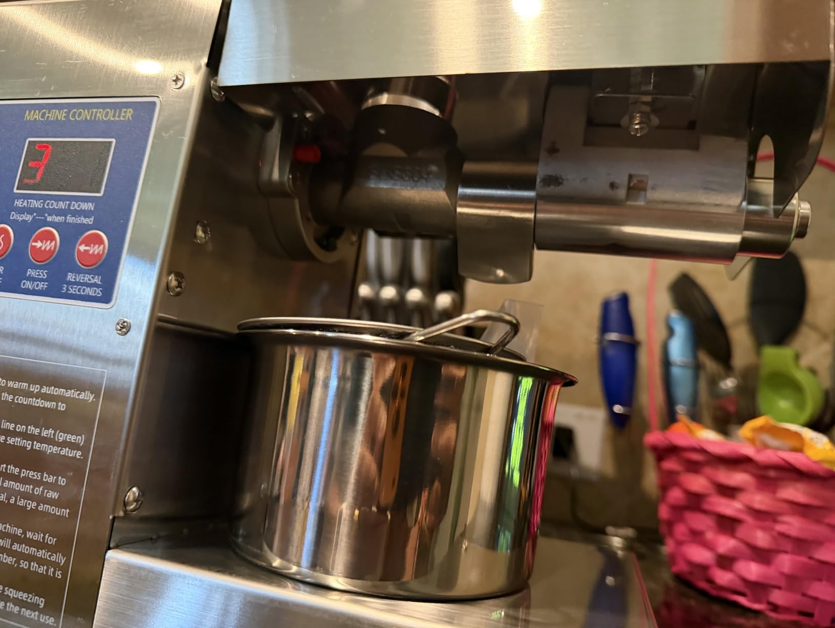 Oil Press Machine, 820W Home Commercial Automatic Oil Press Extractor, Steel Stainless Electric Cold & Hot Press Oil Expeller for Peanut Sesame Soybean Sunflower Seeds Walnuts customer photo 2