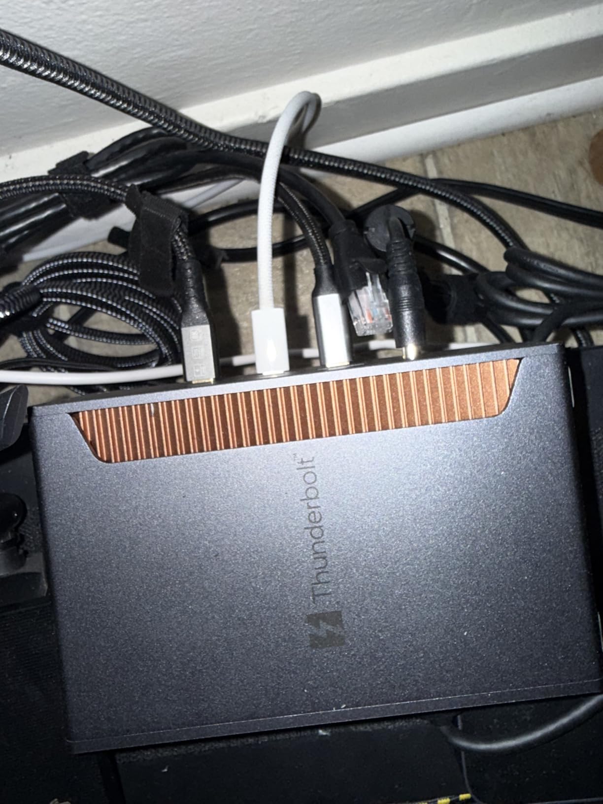 UGREEN Thunderbolt 5 Dock, 13-in-1, 120Gbps Transfer, Single 8K, Dual 6K60Hz Display, 140W Max Charging, 2.5GbE, SD/TF 4.0 for Thunderbolt 5/4 MacBooks and Windows Laptops customer photo 1