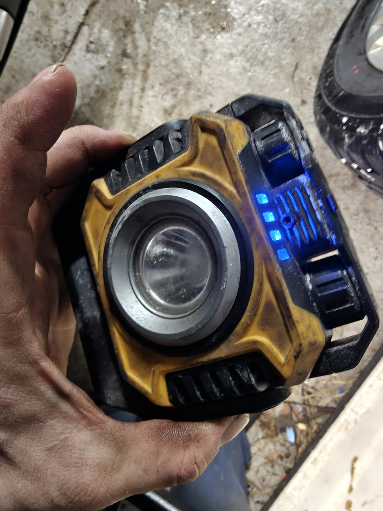 Samyoung 2-Pack Magnetic Rechargeable Work Light, 2400LM Dual-Sided LED Work Light, 4-80H Runtime, Stepless Dimming 2700K-8000K COB Floodlight + 1000LM Spotlight customer photo 1