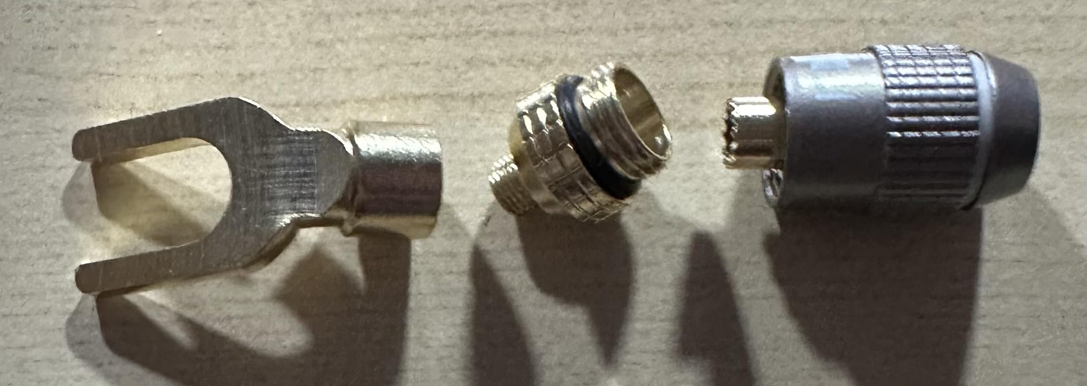 Nakamichi FanLock Excel Series 24k Gold Plated Spade Connector Banana Plug 10 AWG - 18 AWG Gauge Size 4mm for Speakers Amplifier Hi-Fi Home Theatre Wire Cable Quick Connector, 4 Pcs (2-Pairs) customer photo 2