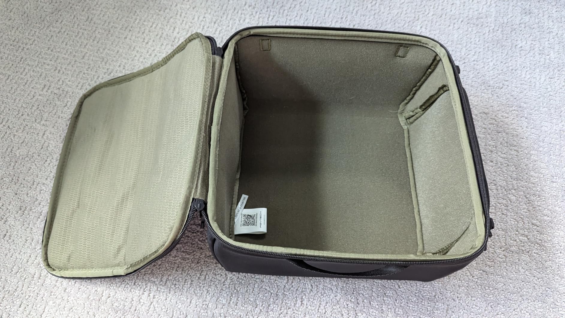 PGYTECH XS Camera Insert Bag, Waterproof Lens Pouch for Photographers and Traveler, Lightweight DSLR/SLR Lens Carring Case with Thicken Partition for Canon/Nikon/Sony/Mirrorless Cameras customer photo 1