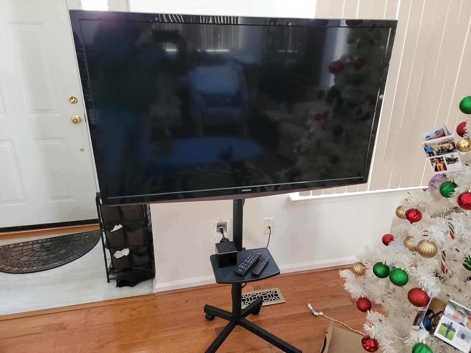 TVON Rolling TV Stand with Power Outlet for 32-75 Inch LCD LED OLED Flat Curved Screen TVs up to 88 lbs, Portable TV Stand on Wheels and Height Adjustment Max VESA 400x400mm customer photo 2