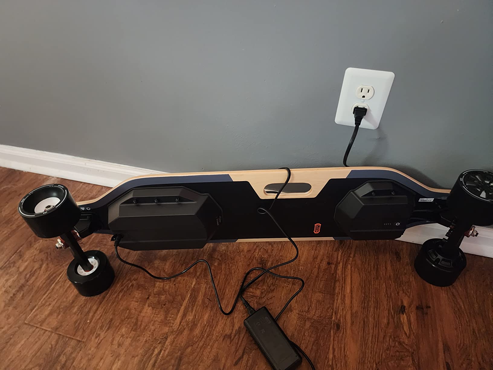 MEEPO Campus V3 Series/Envy Electric Skateboard with Remote, Top Speed Up to 29 Mph, 4 Speed Smooth Braking, Easy Carry Handle Design, Suitable for Adults & Teens customer photo 2