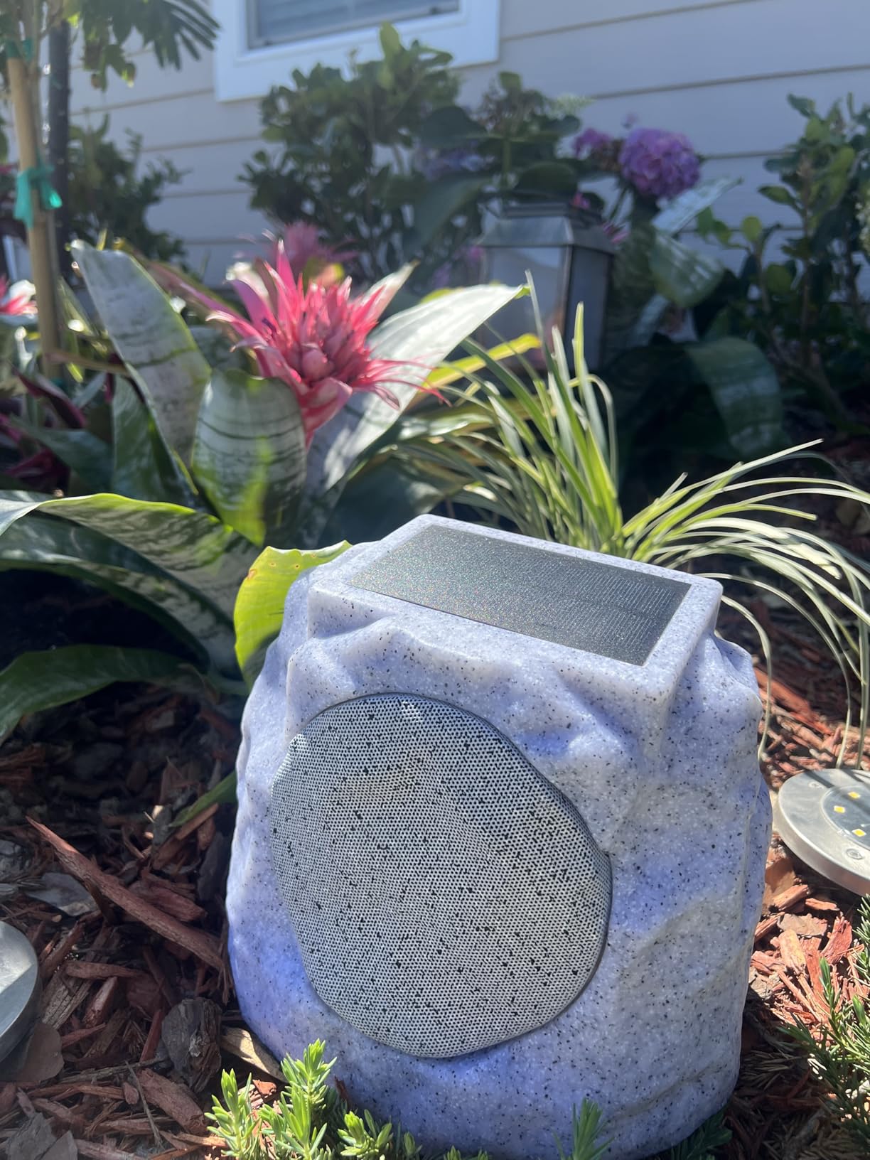 uuffoo 2-Pack Solar Powered Rock Speakers Outdoor Water-Resistant IP44 Rock Speaker with Lights RGB Colors and USB Charging customer photo 1