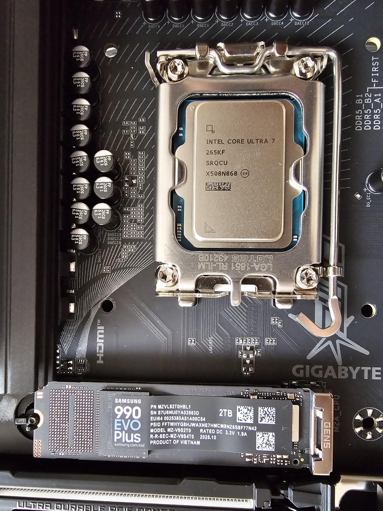Intel Core Ultra 7 Desktop Processor 265KF - 20 cores (8 P-cores + 12 E-cores) up to 5.5 GHz customer photo 1