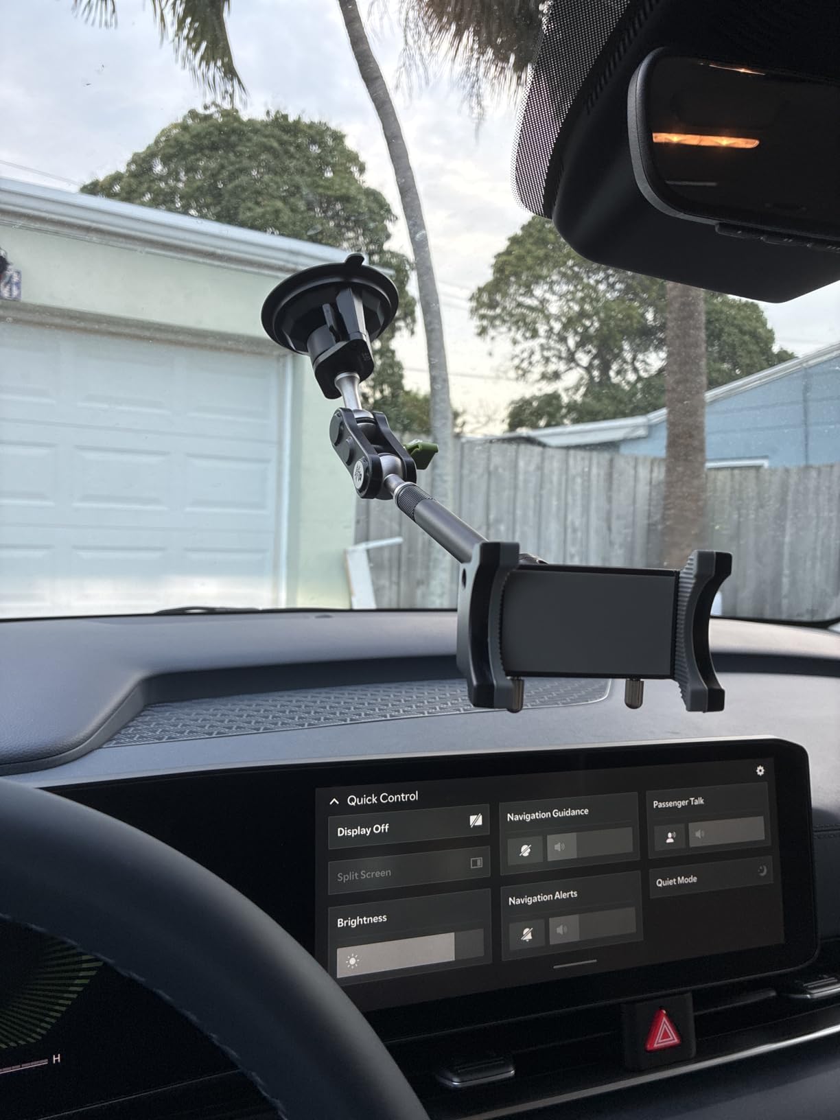 MAGIC JOHN Car Phone Holder, Ultra-Durable Metal Phone Holders for Your Car, 360° Rotation Cell Phone Car Mount for Windshield, Suction Cup Car Phone Mount for iPhone Samsung All Smartphone customer photo 1