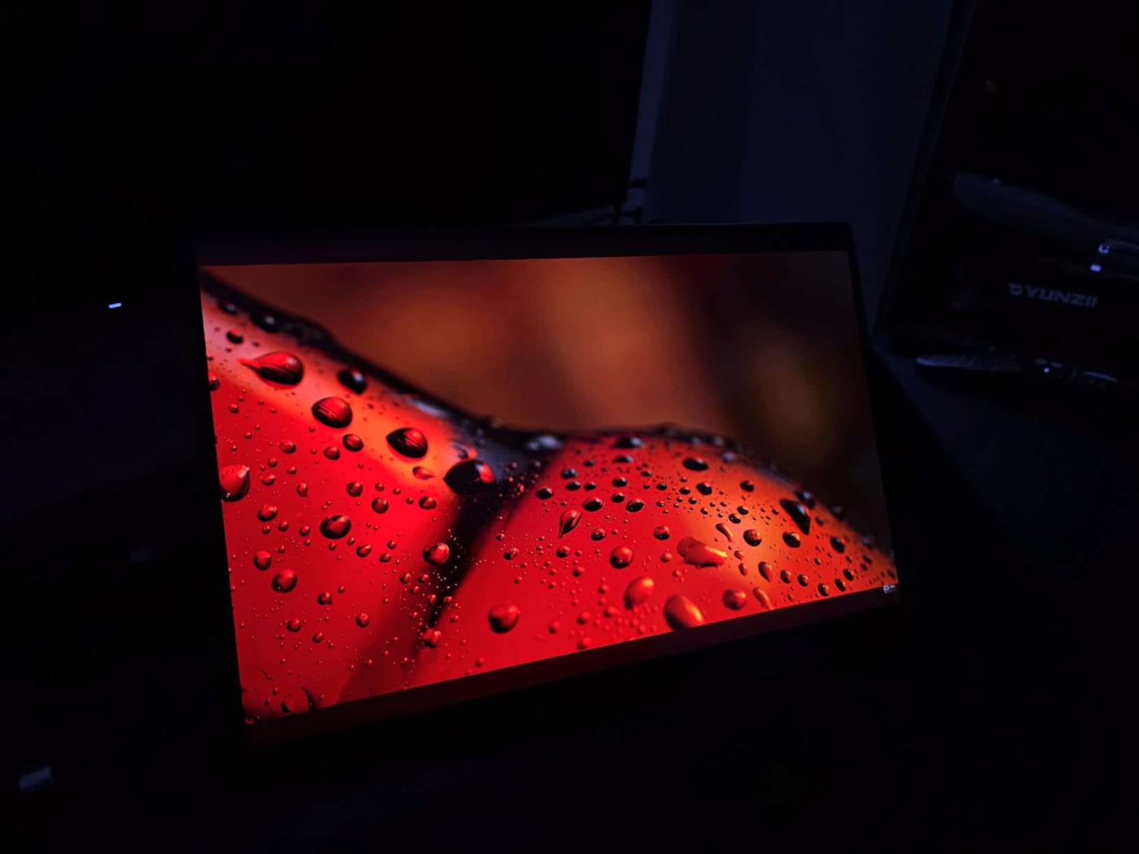 InnoView 14 Inch OLED Portable Monitor 4k UHD 3840x2400 Portable Monitor 100% DCI-P3 | 100000:1Contrast | Built-in Speakers, Travel Monitors for Laptop PC MAC Phone PS4 Xbox Switch customer photo 2