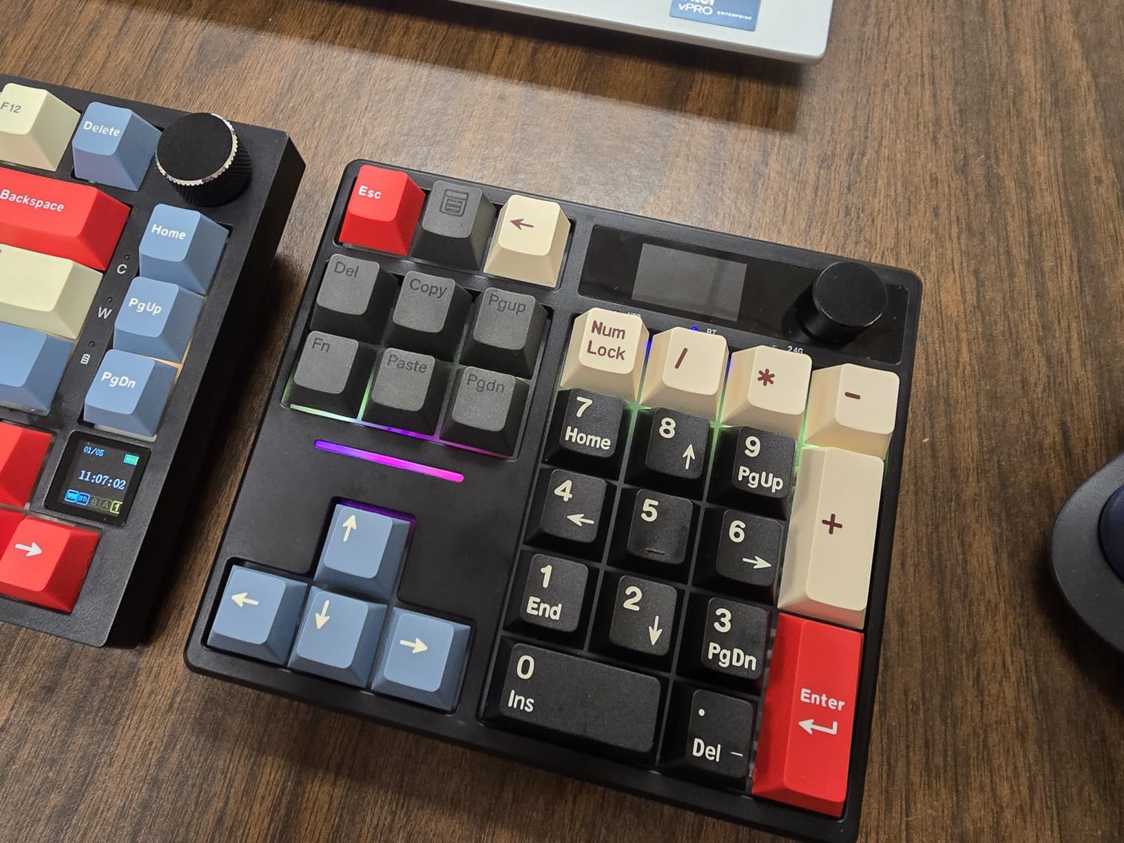 BOYI TD31Pro Mechanical Numpad,Mini Keyboard with Screen&Knob,Bluetooth5.0/2.4G/Type-C Wireless Numeric Keypad,Gasket HotSwap RGB Number Pad,PBT Keycaps Rechargeable Number keypad for PC(Black-Grey) customer photo 2