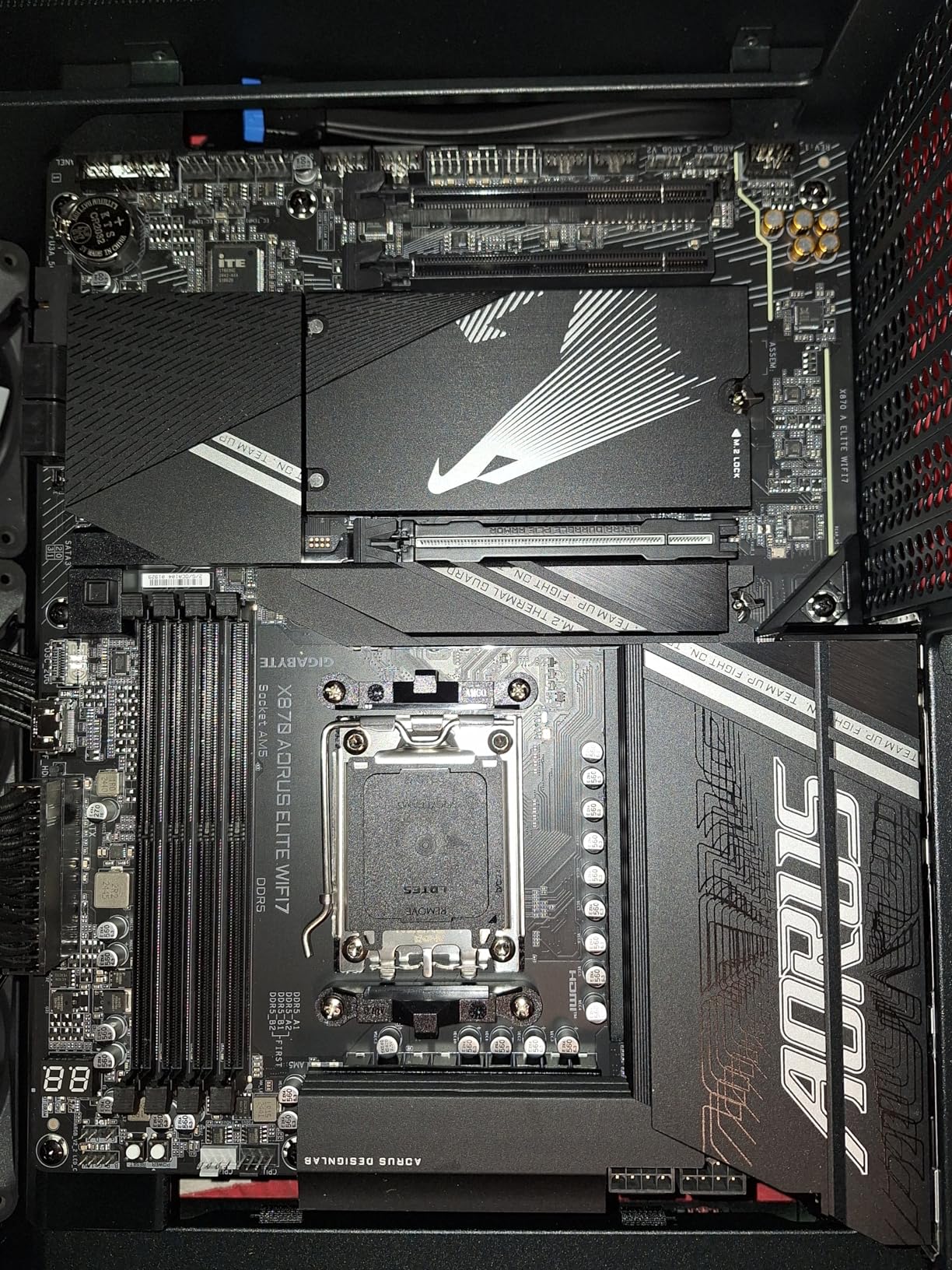 GIGABYTE X870 AORUS Elite WIFI7 AMD AM5 LGA 1718 Motherboard, ATX, DDR5, 4X M.2, PCIe 5.0, USB4, WIFI7, 2.5GbE LAN, EZ-Latch, 5-Year Warranty customer photo 1