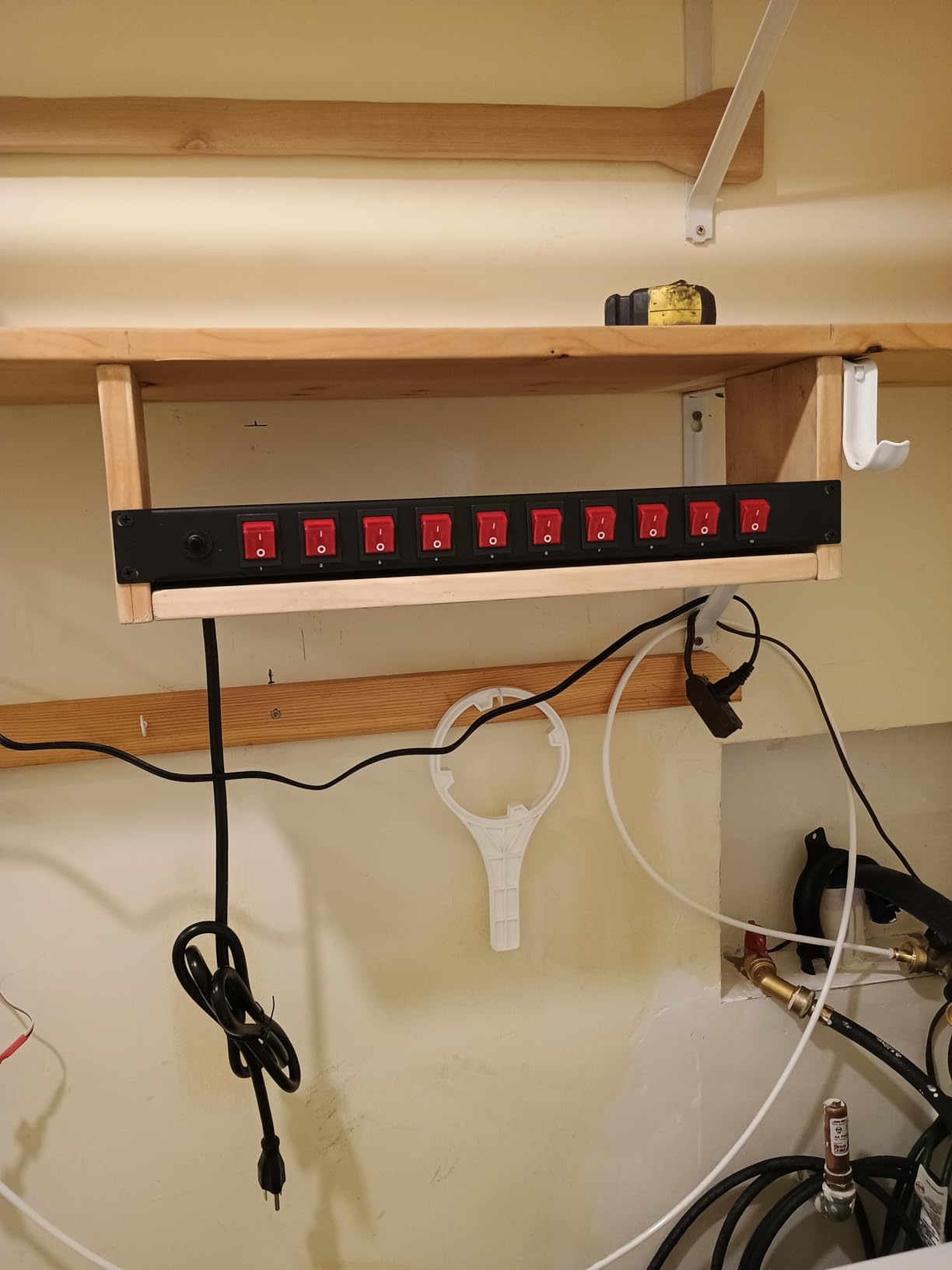 VEVOR 8 Outlet Horizontal 1U Rack Mount PDU Power Strip for Network Server Racks, Surge Protection & Overload Protection, 110-125V/15A, with 6ft 14AWG Power Cord customer photo 2