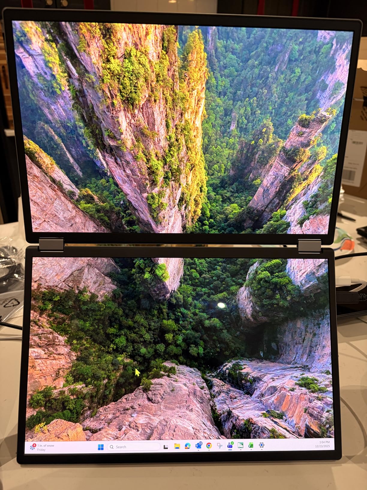 ASUS ZenScreen Duo OLED 360° Foldable Portable Monitor (MQ149CD) - Dual 14-inch, 16:10, 1920x1200, DisplayHDR400 True Black, 100% DCI-P3, Delta<2, Dual USB-C, Mini-HDMI, Kickstand, 3 yr Warranty customer photo 1