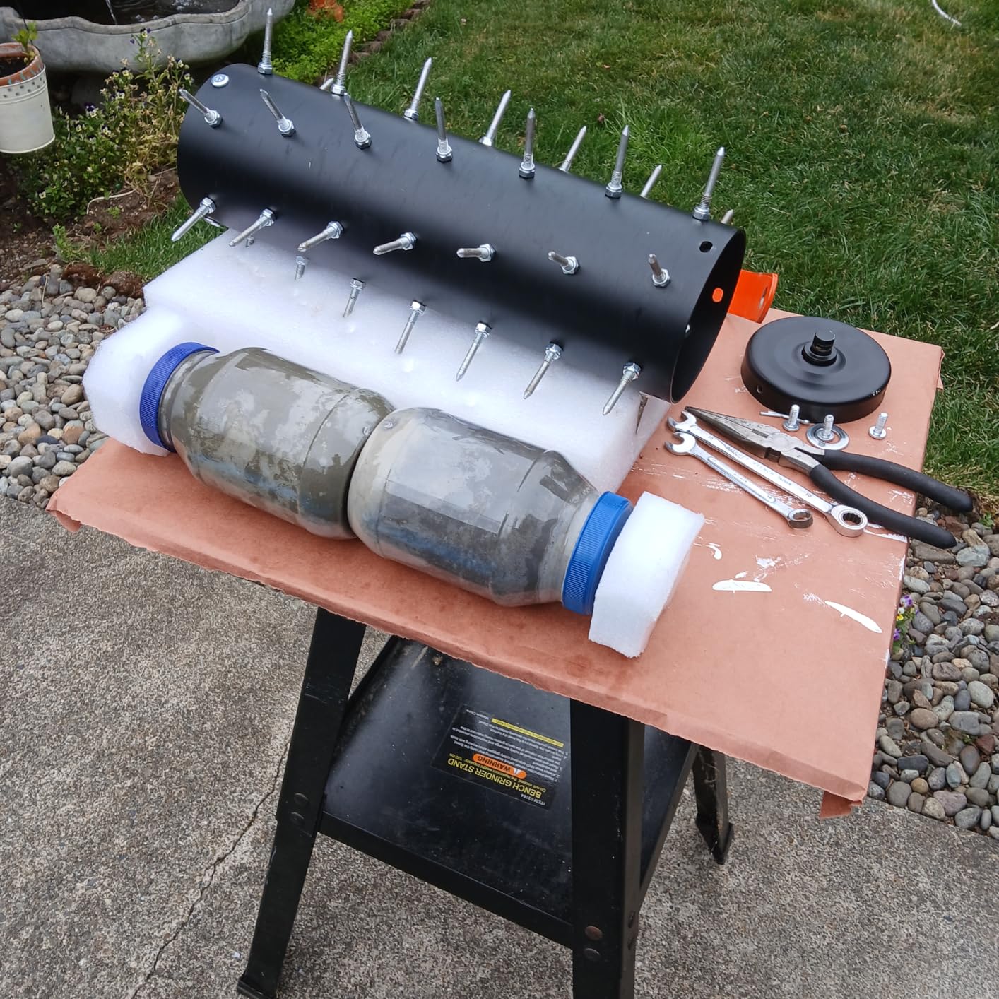 Walensee Rolling Lawn Aerator, Heavy Duty Manual Aerator Tool with 42 Spikes, Lawn Spike Aerator Roller with 71