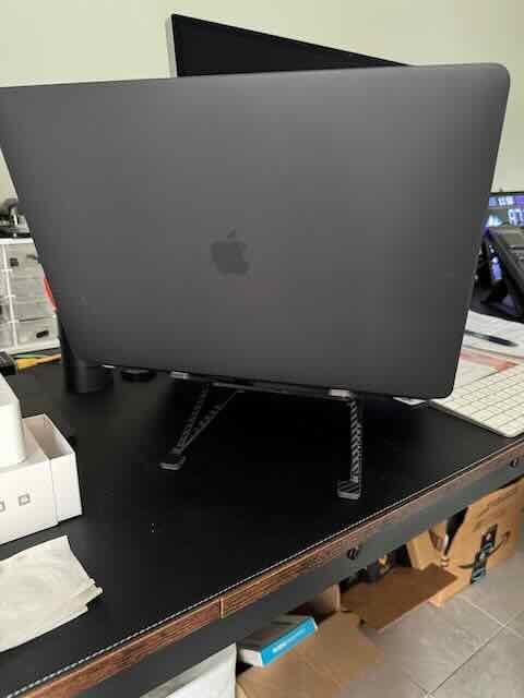 Lightweight Carbon Fiber Laptop Stand Foldable Portable 8 Angles Adjustable Laptop Holder Riser Ventilated Cooling Notebook Computer Stand up to 17.3