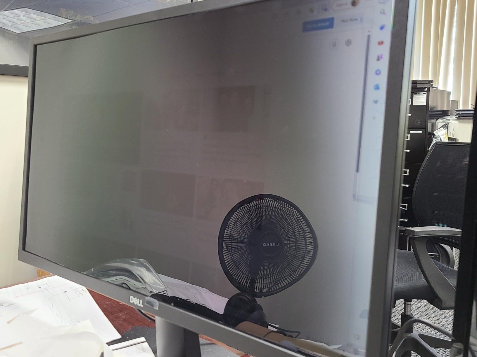 24 Inch - 16:9 Aspect Ratio - Computer Privacy Screen Filter for Widescreen Monitor - Anti-Glare - Protects Eyes from Harmful Glare and Blue Light customer photo 1