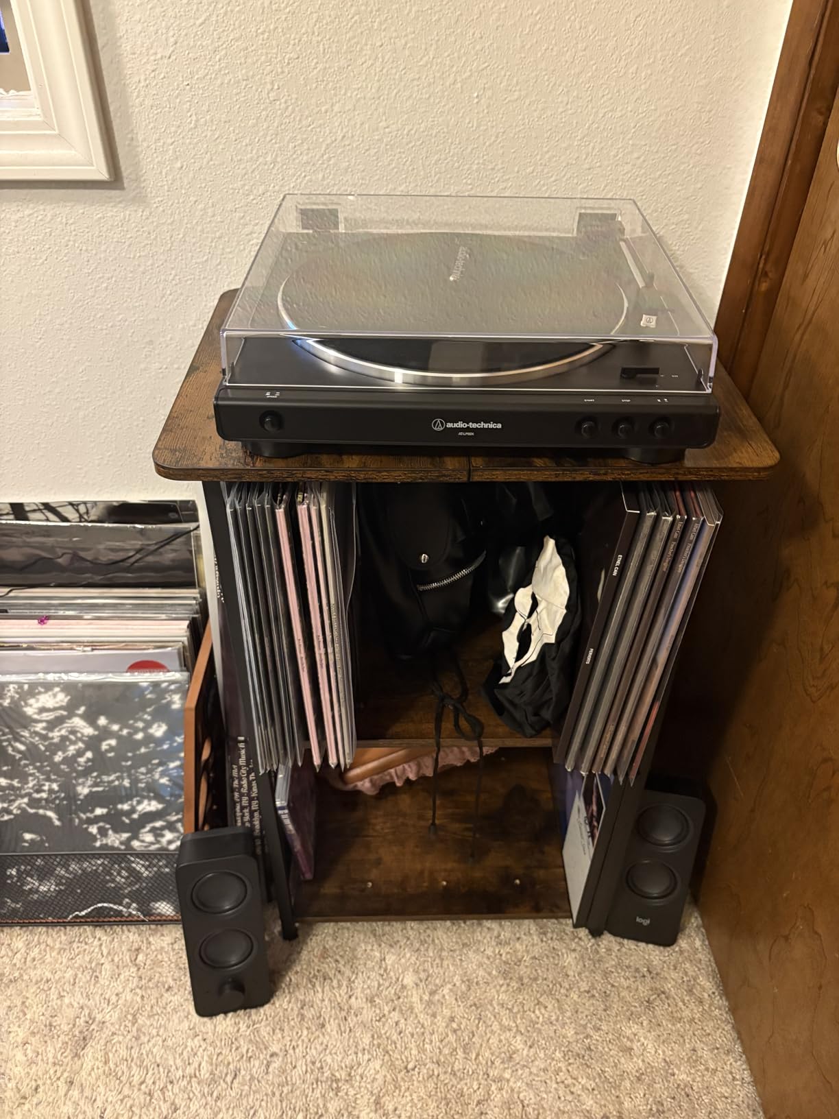 Honkazita Vinyl Record Player Stand for 200 Albums - Solid Wood Turntable Table with Extended Desktop, Space-Saving LP Holder Cabinet for Living Room, Bedroom & Home Office customer photo 2