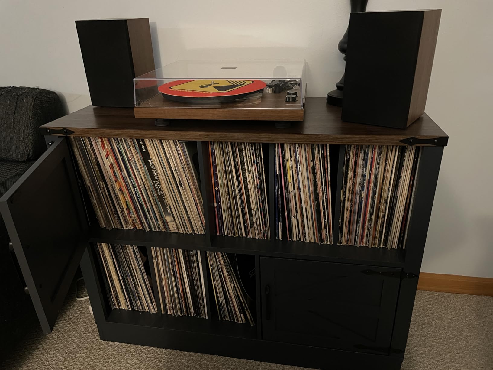 Large Record Player Stand with Vinyl Storage Up to 450 Albums, 39 Inch Farmhouse Rustic Wood White Storage Cabinet with Barn Doors, Vintage Mid-Century Turntable Stand for Bedroom, Living Room customer photo 2