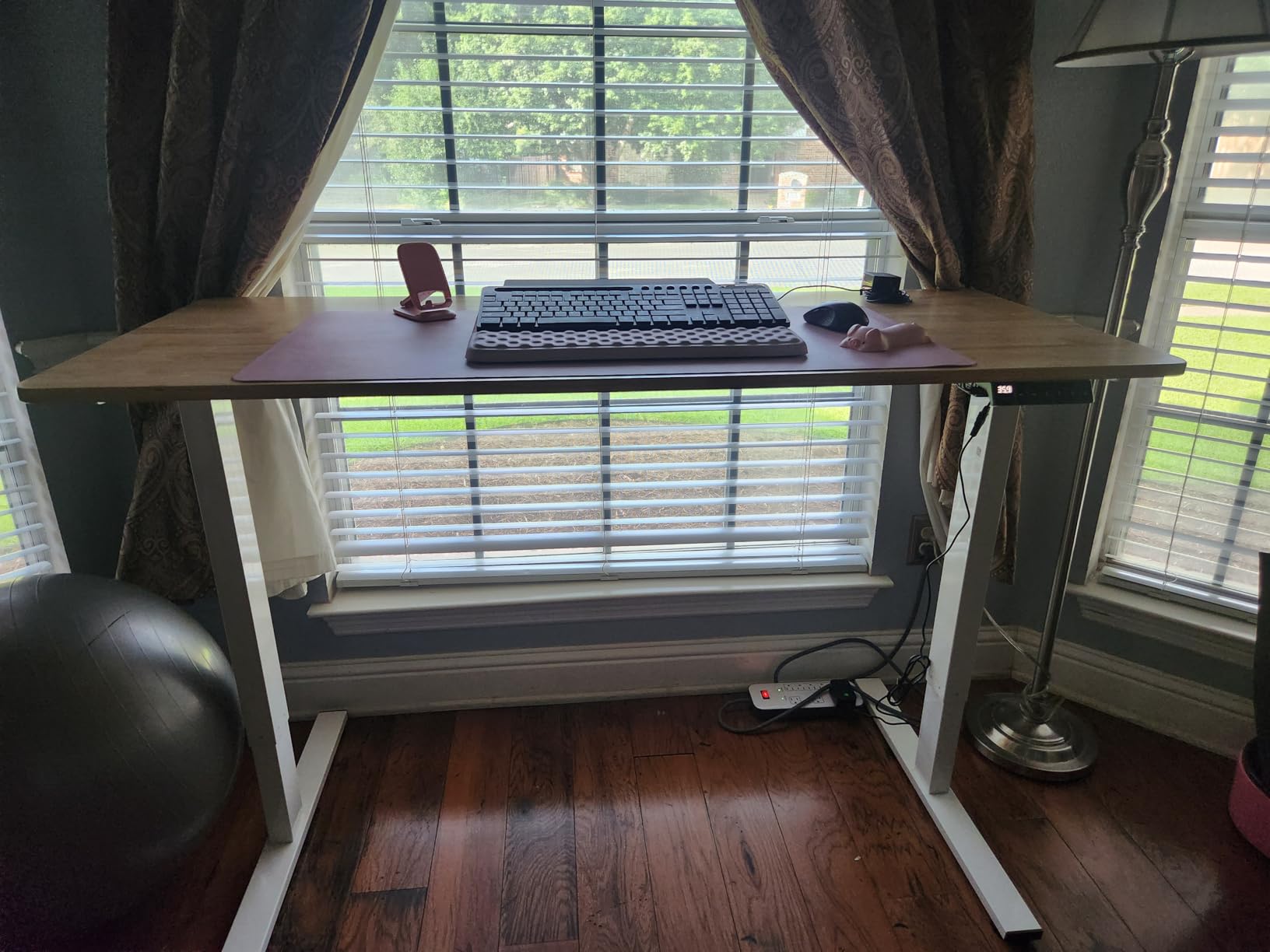 FLEXISPOT EN1 Bamboo One-Piece Standing Desk, 60 x 30 Inches Ergonomic Desk for Home Office and Gaming (Black Frame + Bamboo Top) customer photo 2