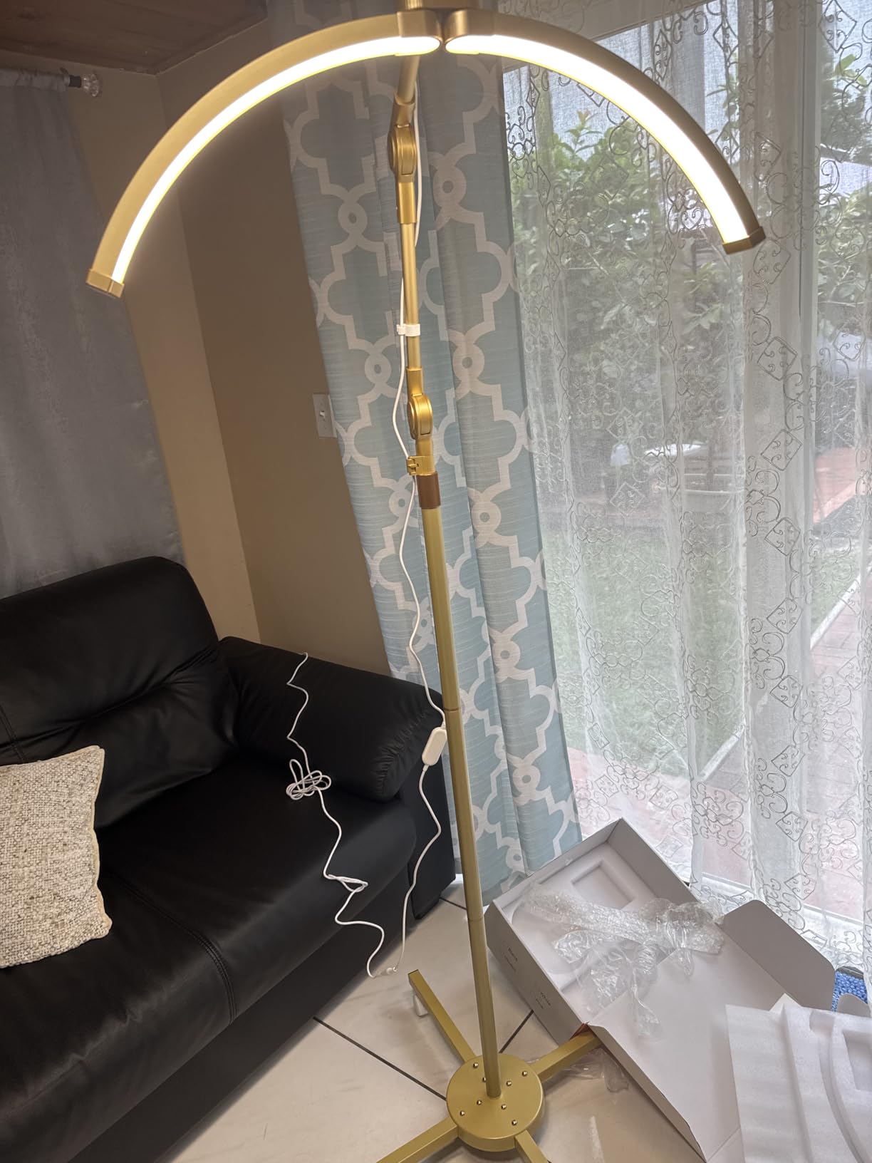 HITTI Half Moon Eyelash Esthetician Light - 2026 LED Lash Tech Lamp with 4-Wheel Rolling Base, 3 Color Modes, Dimmable Brightness & Phone Holder customer photo 2