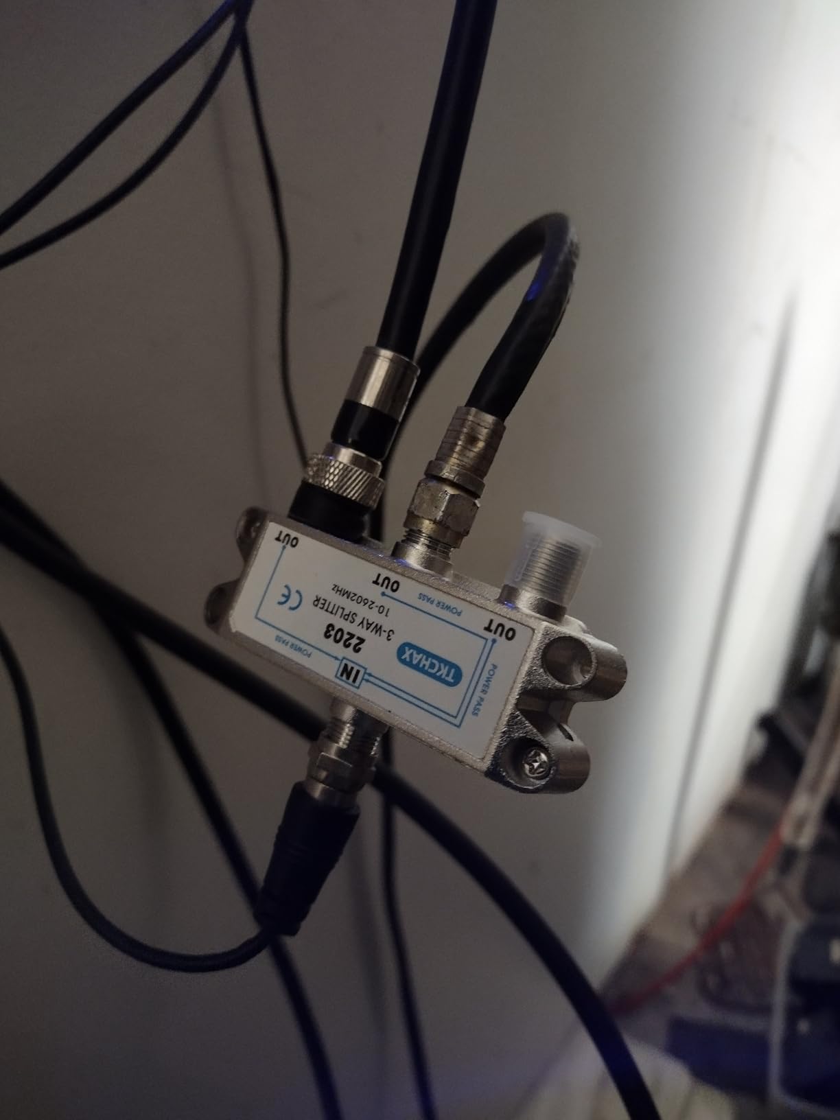 Coaxial Cable Splitter,Support 10-2602MHz,RG6 RG59 Coax Compatible,Work with MoCA2.5 and MoCA3.0, CATV, Satellite TV, Antenna, HDTV and High Speed Internet (6 Way Coaxial Cable Splitter) customer photo 1