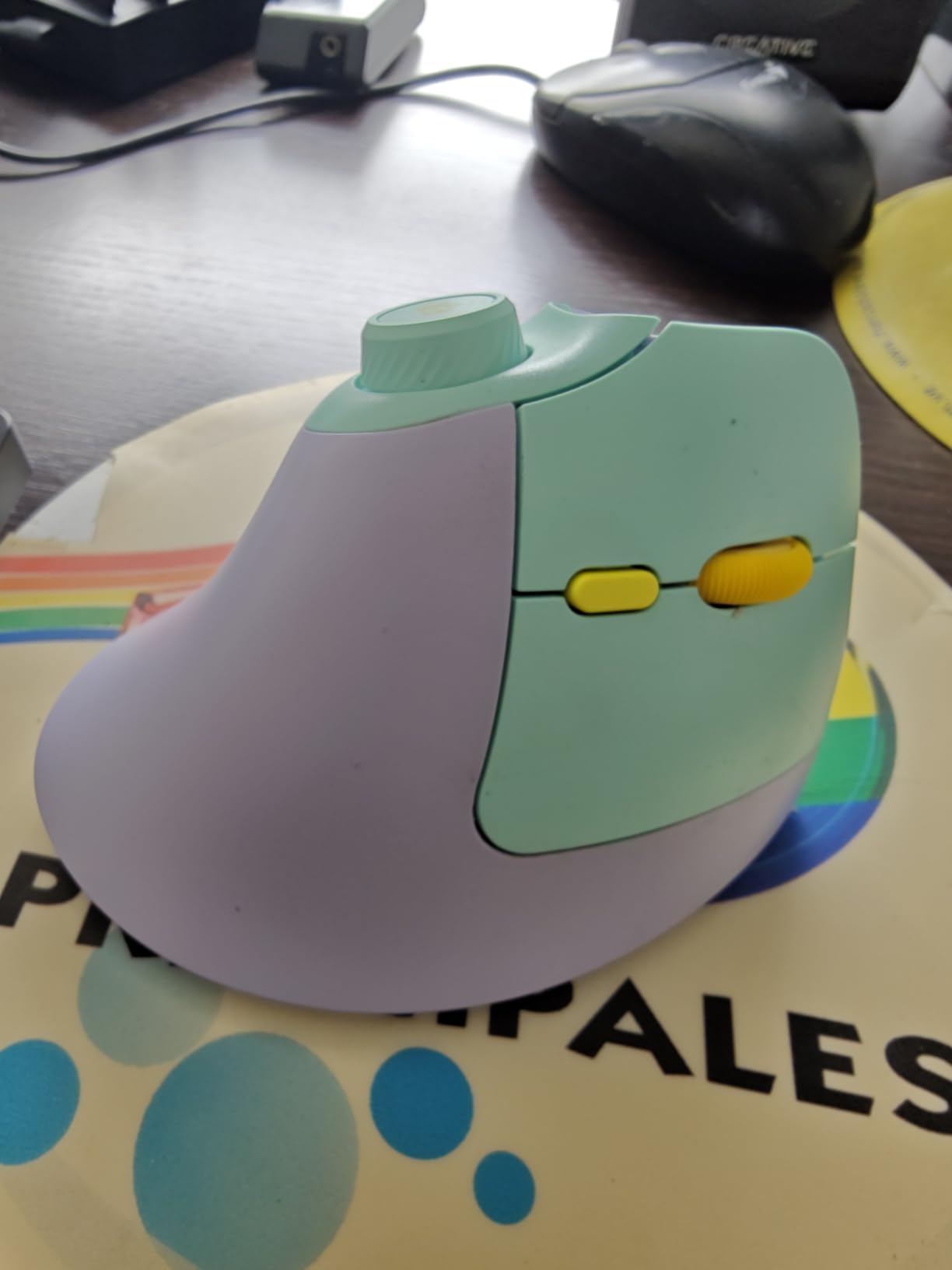 seenda Ergonomic Mouse Wireless, MOU-302 Bluetooth Vertical Mouse Rechargeable, Optical Mice with 1000/1600/2400 DPI, Volume Knob, 3 Multi-Device Connectivity for Computer/PC/Laptop/Mac, Black customer photo 1