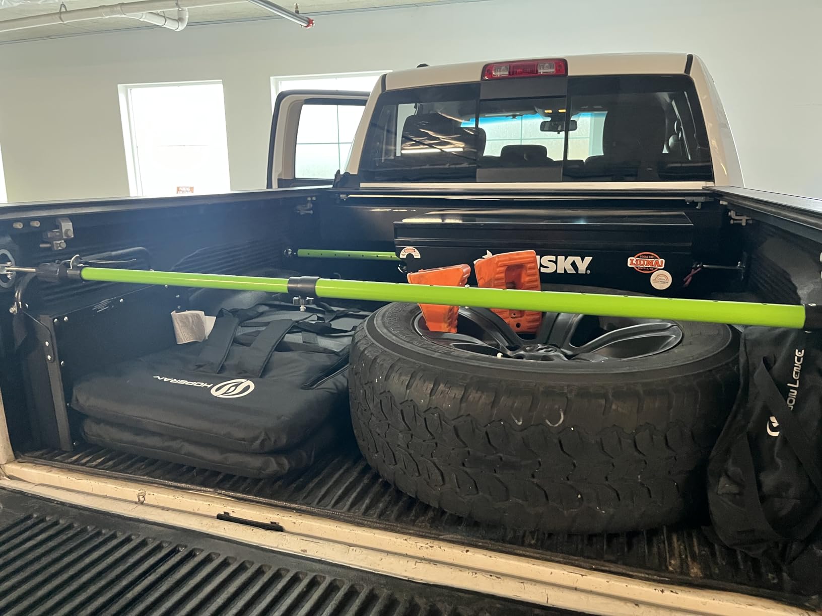 Adjustable Cargo Bars, 40 inch to 79 inch Non-Slip Truck Bed Divider with Cargo Net Organizer for Pickup Trucks, SUVs, Trailers, Vans customer photo 1