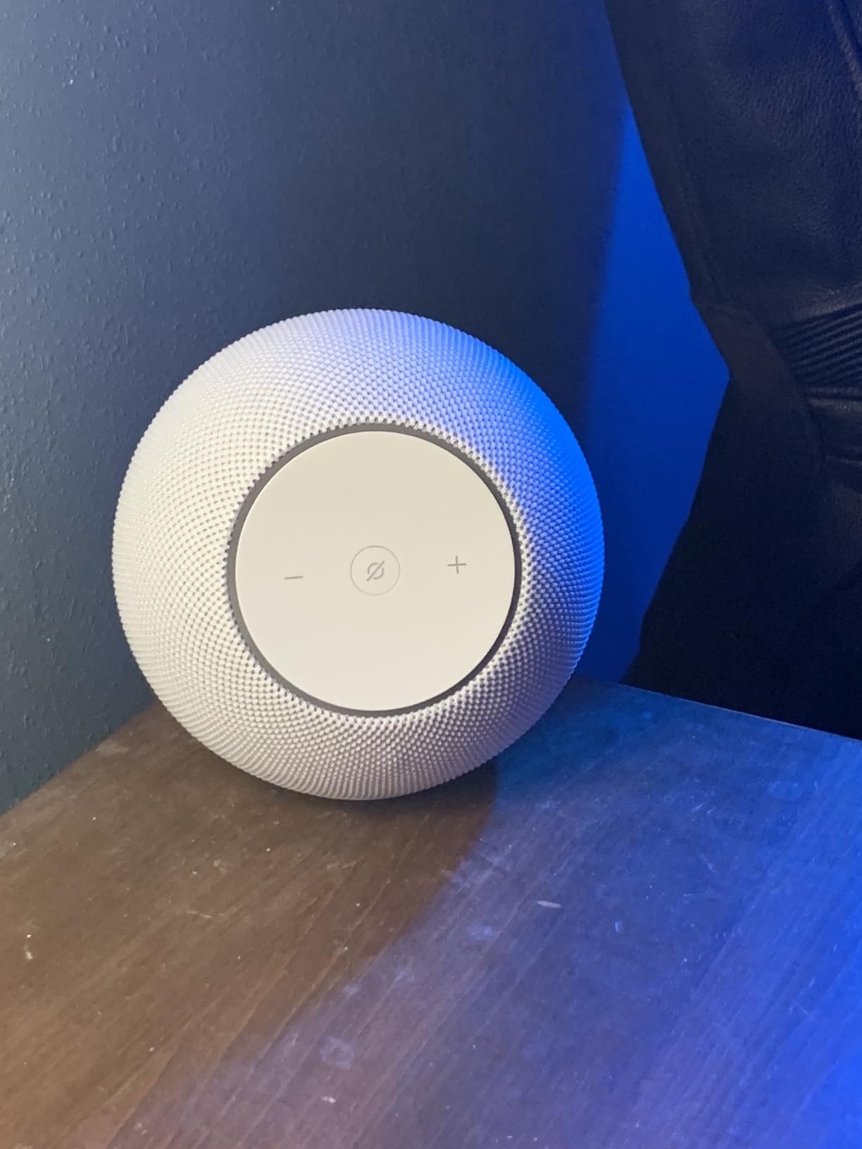 Echo Studio (newest model), compact design, immersive spatial audio and Dolby Atmos, Designed for Alexa+, Graphite customer photo 1