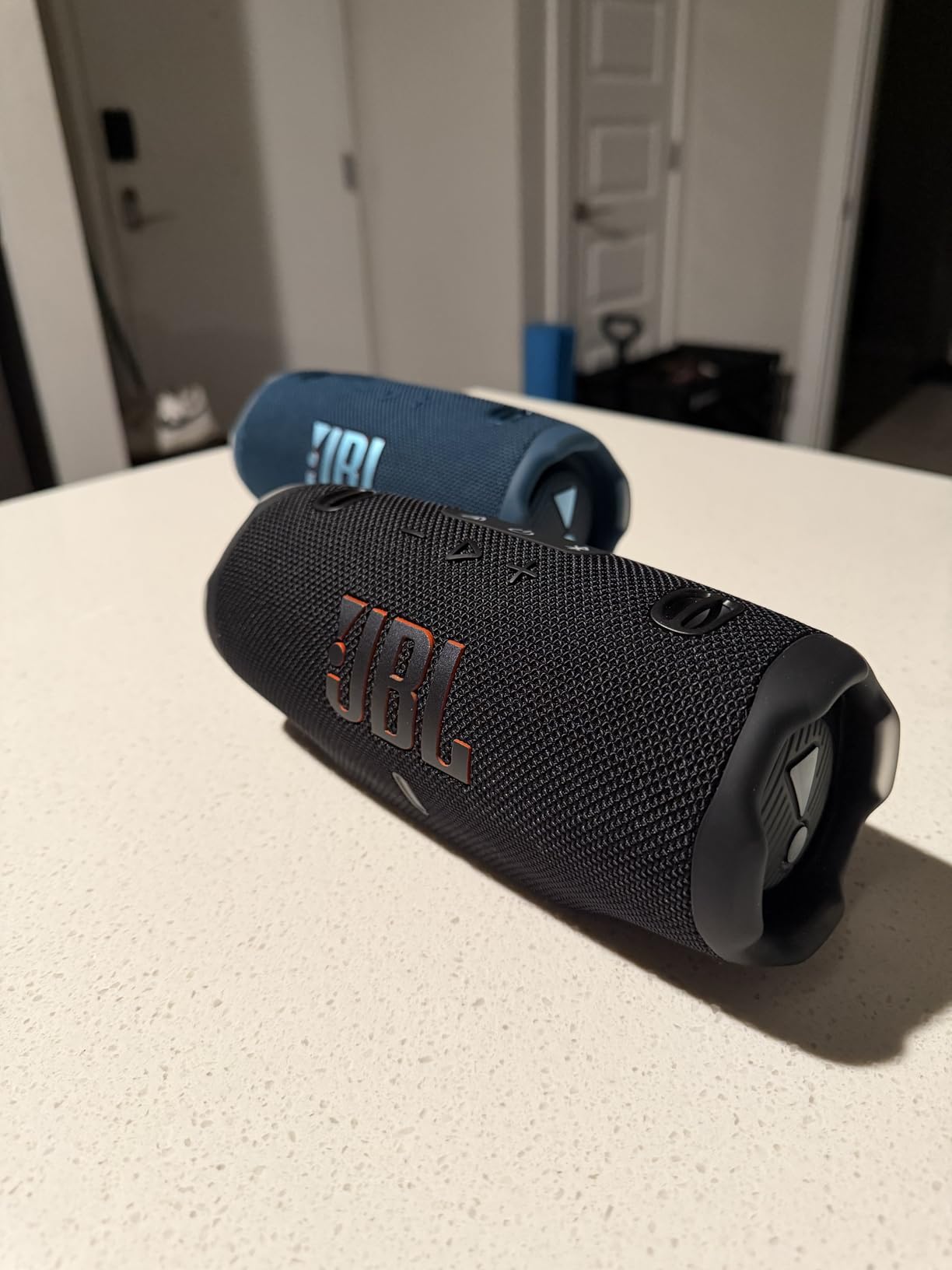 JBL Charge 6 - Portable Waterproof & Drop-Proof Bluetooth Speaker, Bold JBL Pro Sound with AI Sound Boost, 28Hrs of Playtime, Built-in powerbank & Comes with a Sturdy/Removable Carrying Strap customer photo 1