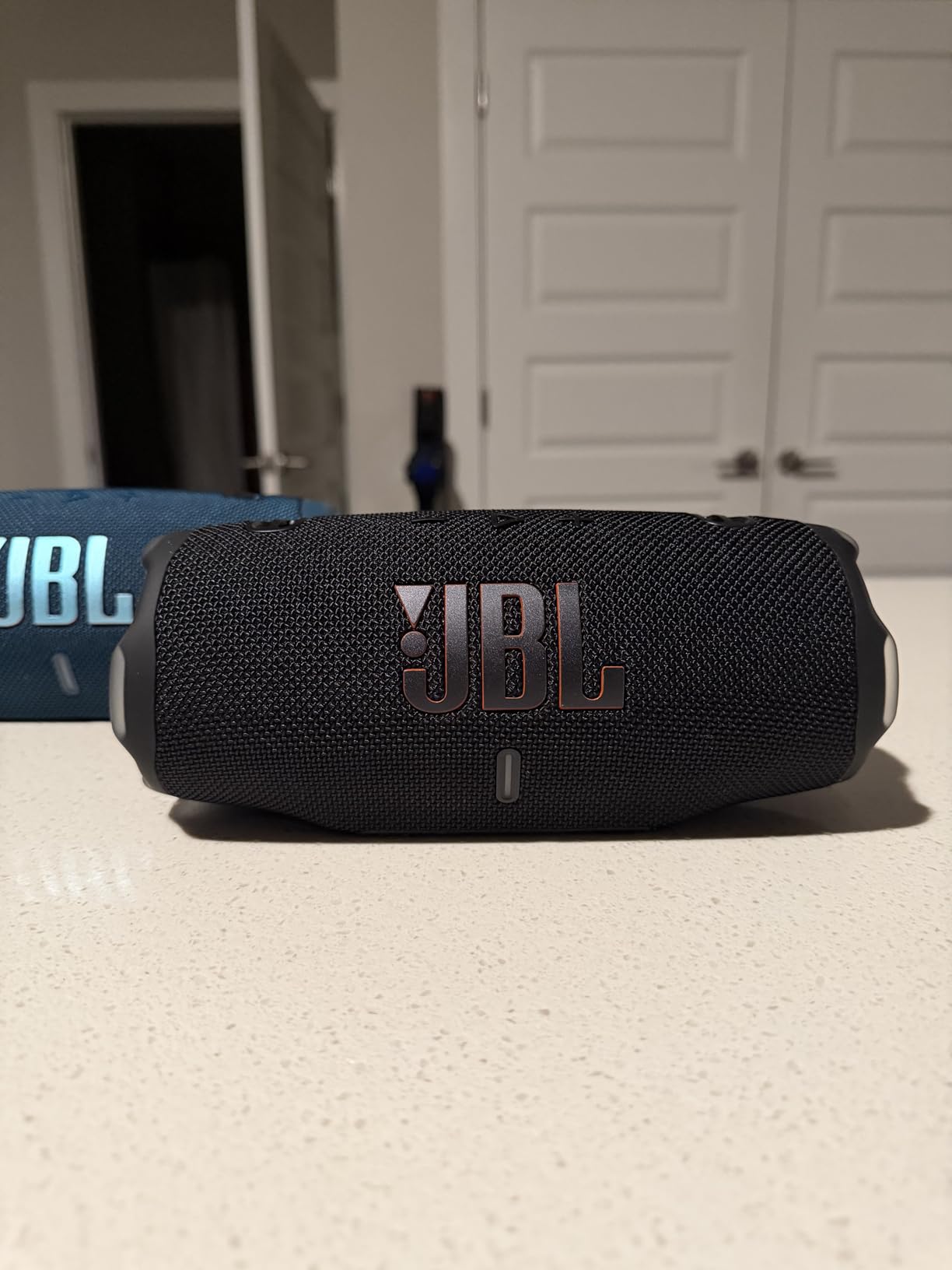 JBL Charge 6 - Portable Waterproof & Drop-Proof Bluetooth Speaker, Bold JBL Pro Sound with AI Sound Boost, 28Hrs of Playtime, Built-in powerbank & Comes with a Sturdy/Removable Carrying Strap customer photo 2