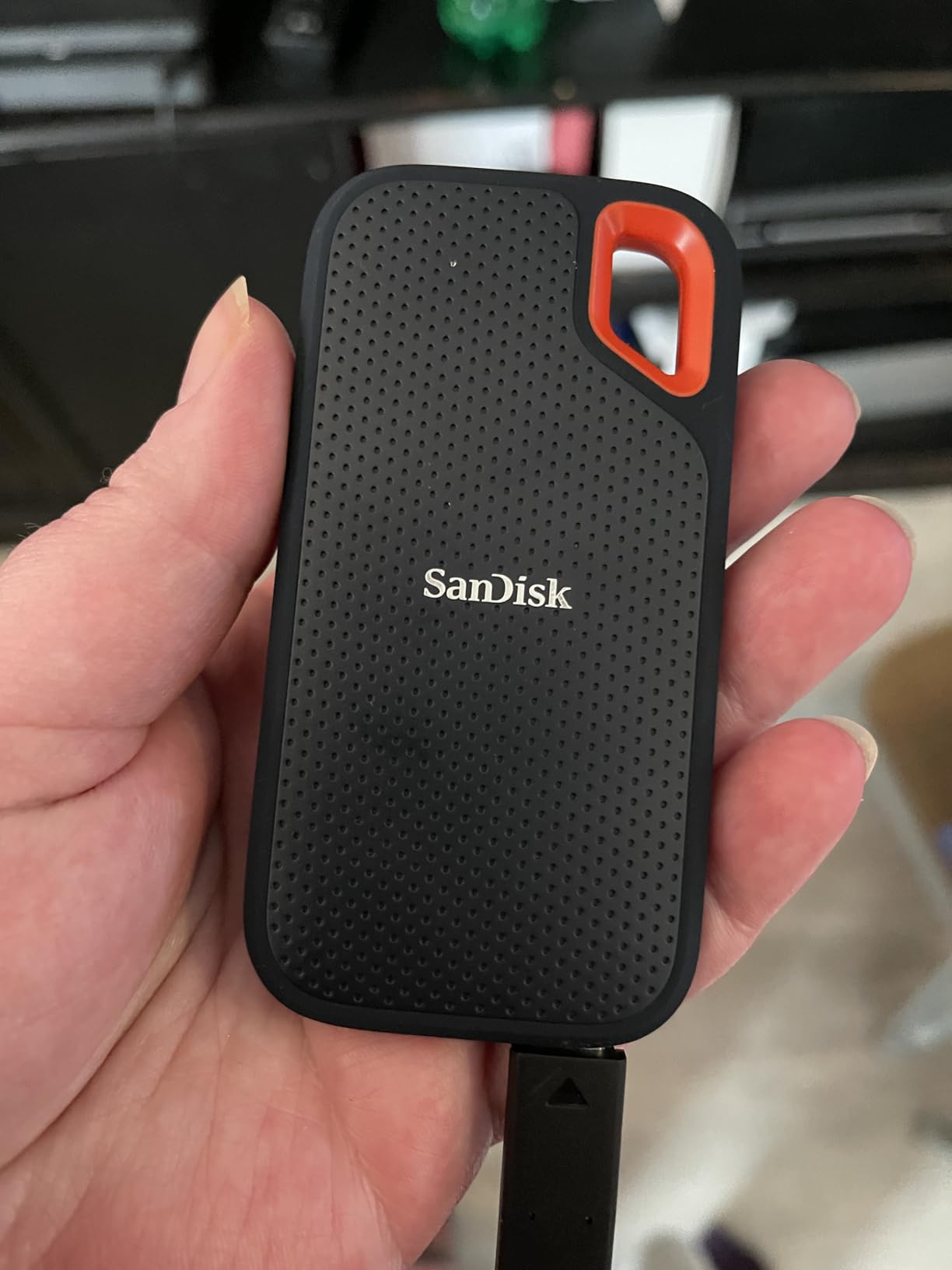 4TB SanDisk Extreme PRO Portable SSD with USB4, Up to 3800 MB/s Read and 3700MB/s Write, USB-C, USB 3.2, Backwards Compatible, IP65 Water and Dust Resistance - SDSSDE82-4T00-G25 customer photo 1