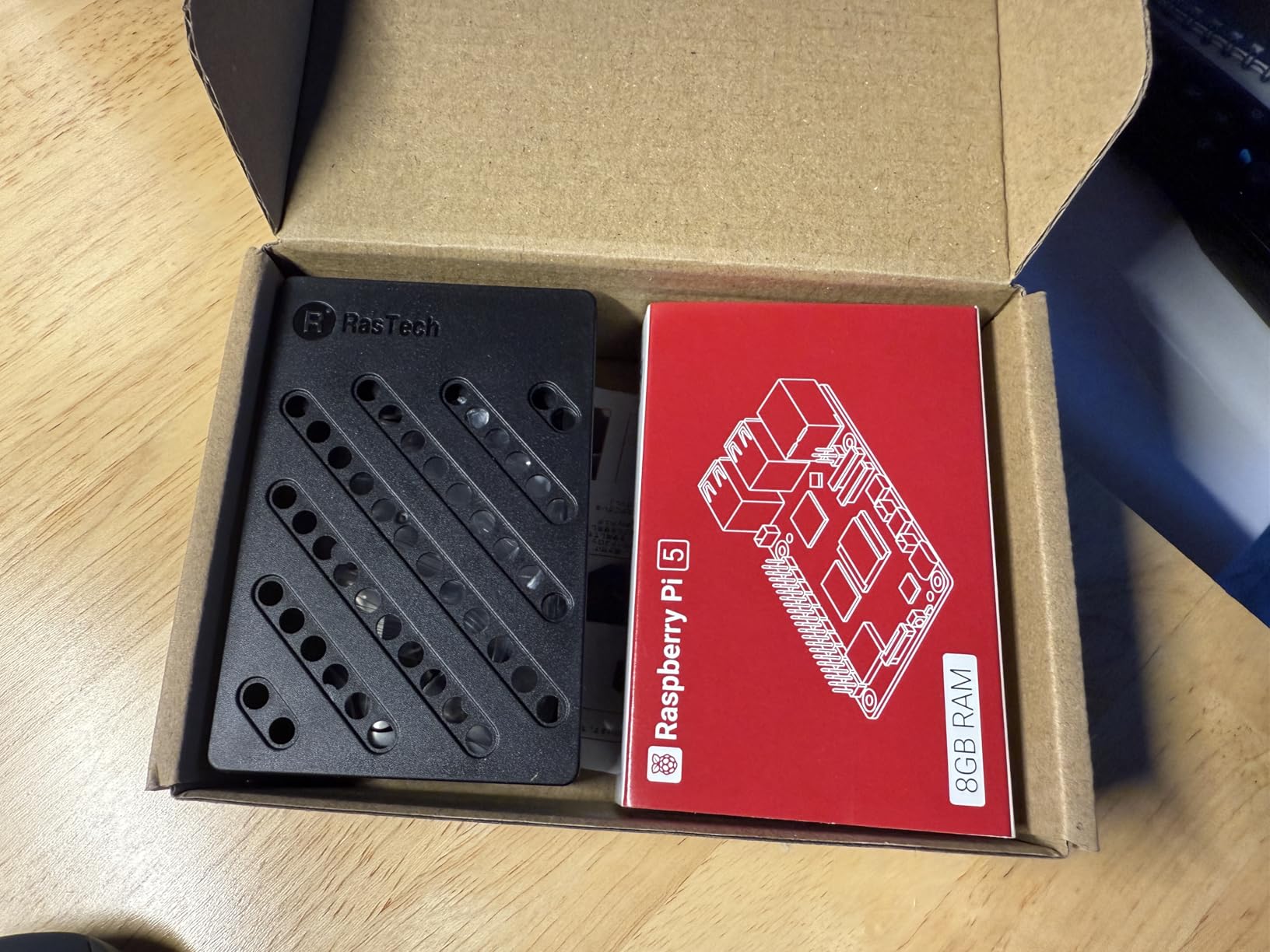 RasTech Raspberry Pi 5 Kit 8GB RAM with Pi 5 Case, Active Cooler, Screwdriver and Pi 5 8GB Board Included customer photo 2