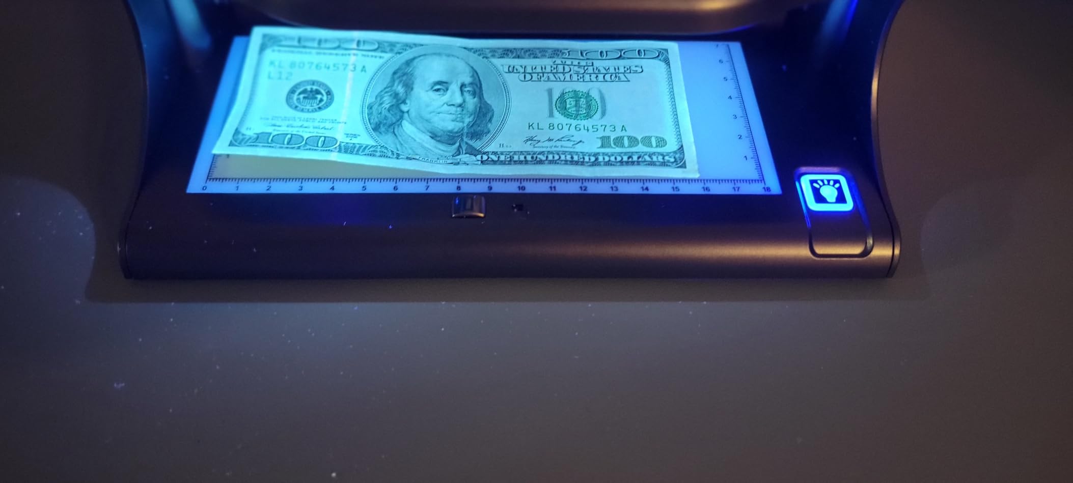 Aneken AL-18 Counterfeit Bill Detector with Dual LED UV Light, 4 Easy Tests of Security Strip, Watermark, Ink, Magnifying, Counterfeit Money Detector Machine, Money Checker of All Currency & Cards customer photo 2