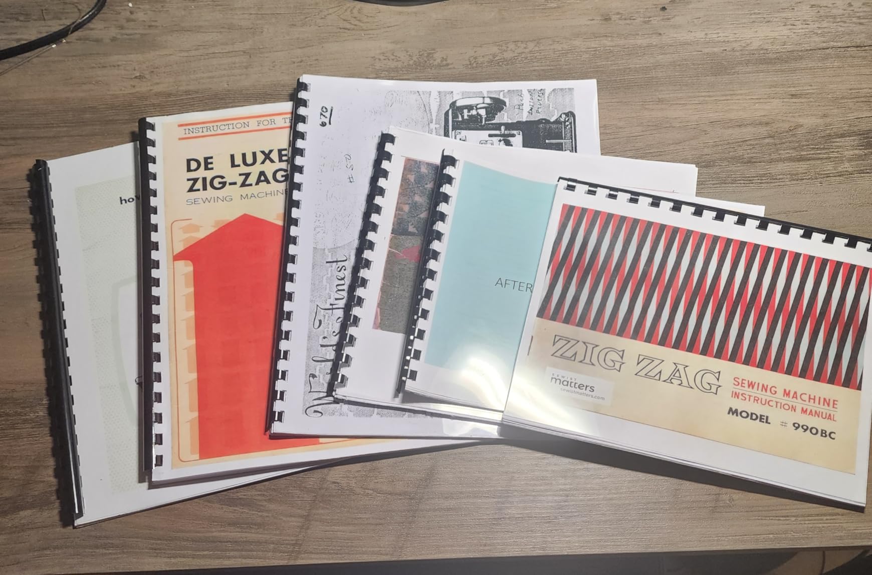 VEVOR Coil Spiral Binding Machine, Manual Book Maker with Electric Binding, 46-Holes Binding 500 Sheets Punch Binder, with 100pcs 5/16'' Coil Binding Spines, for Letter Size, A4, A5 customer photo 1