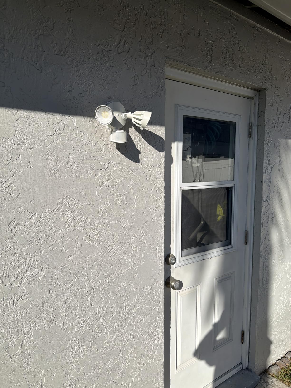 Philips 44W 4200 lm LED Security Light Outdoor w/PIR Motion Sensor, 5000K Daylight Flood Light, Waterproof, Dusk to Dawn, 2 Heads, 4 Modes customer photo 1