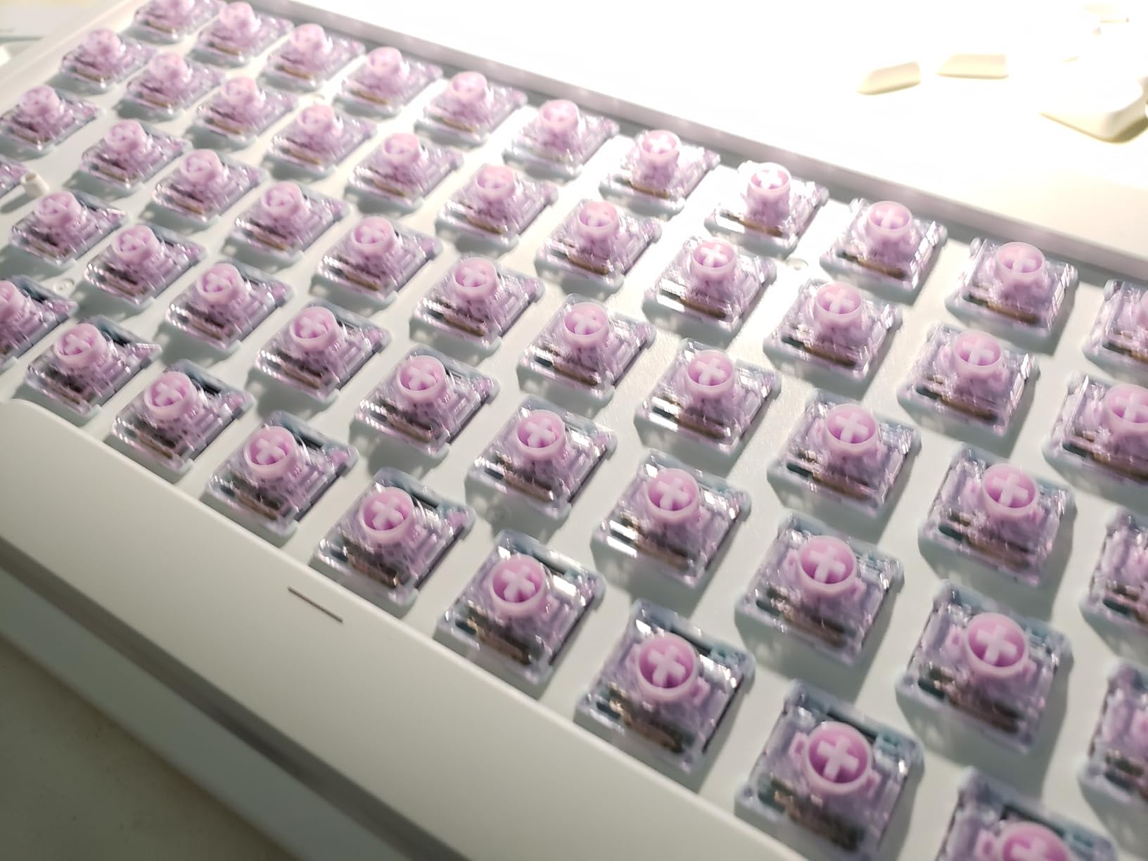 Flow Lite 84 Keys Low Profile Mechanical Keyboard, 75% Swappable Rechargeable Wireless Keyboard with 2.4G Receiver, Bluetooth and Wired Connection for Windows, Mac/Specter Linear Switches (Off-White) customer photo 2