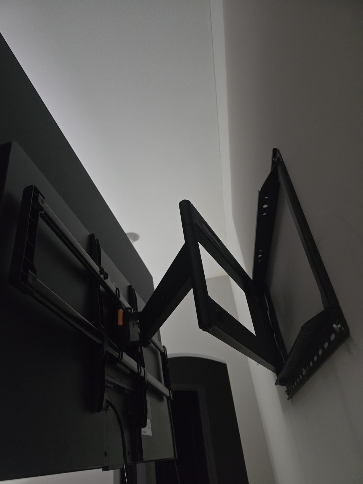 Perlegear Long Arm Full Motion TV Wall Mount for 42-97 Inch TVs up to 150 lbs, Pre-Assembled TV Mount with Full Swivel, Tilt and Extension, Fits 8/12/16/24 Inch Wood Studs, Max VESA 800x400mm, PGXLF02 customer photo 1