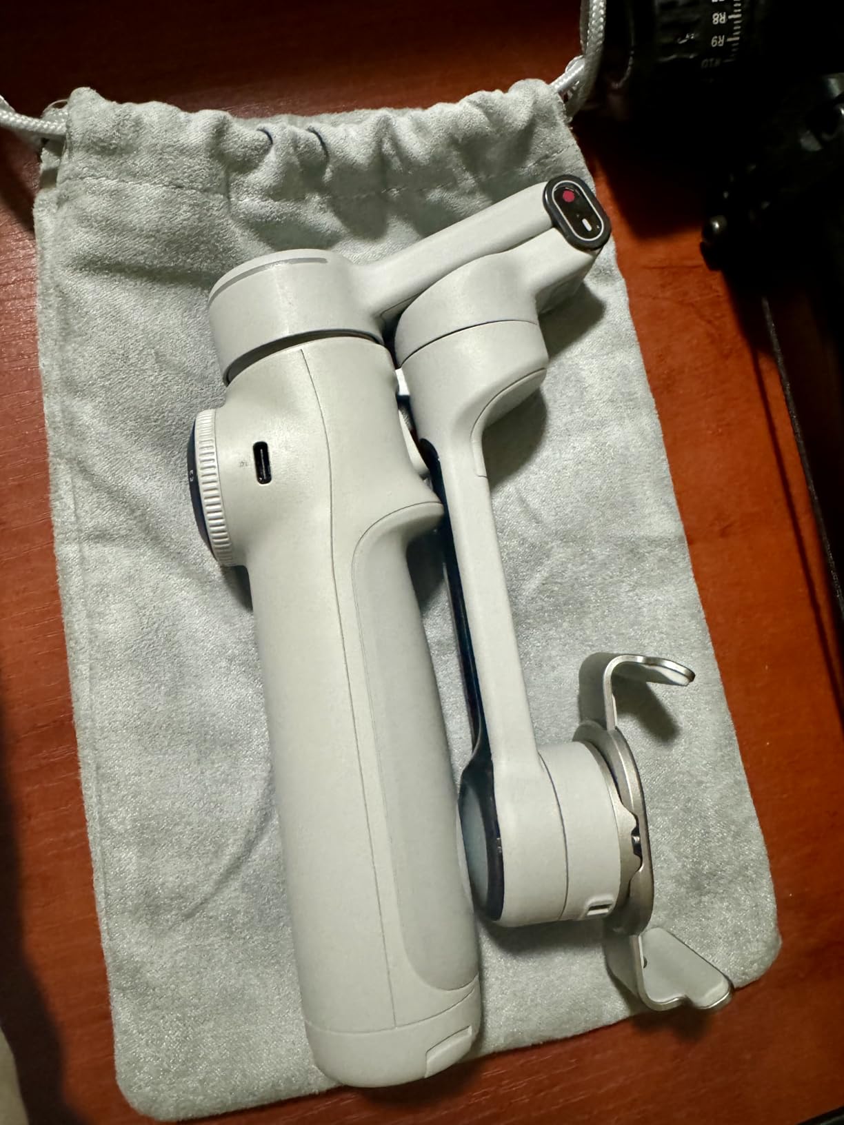 Insta360 Flow 2 Pro Grey - Foldable AI Phone Gimbal, Track in 200+ Apps with Apple DockKit, Multi-Person Tracking, 360° Pan Tracking, Built-in Tripod/Selfie Stick, iPhone/Android Portable Stabilizer customer photo 1