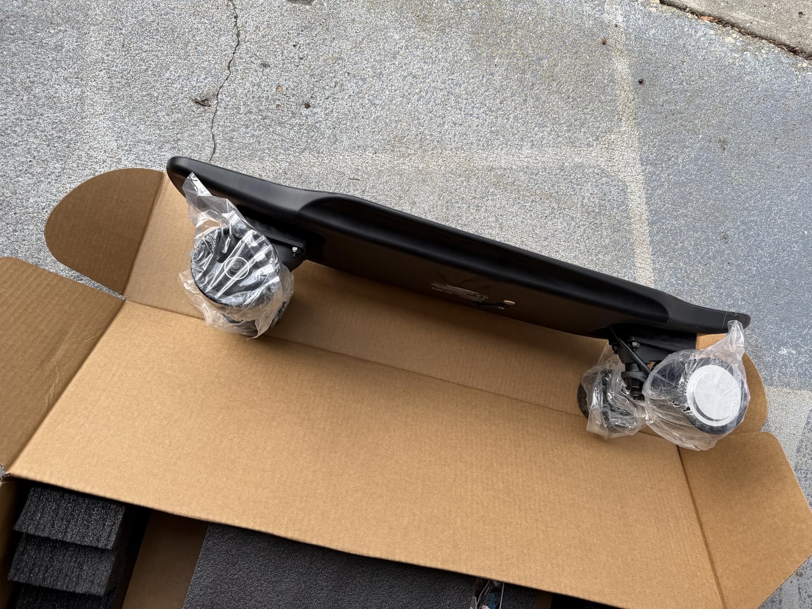 M8 Electric Skateboard with Remote, 15Mph Top Speed, 9Miles Range, 400 Hub-Motor, Skateboard for Adults & Teens customer photo 1