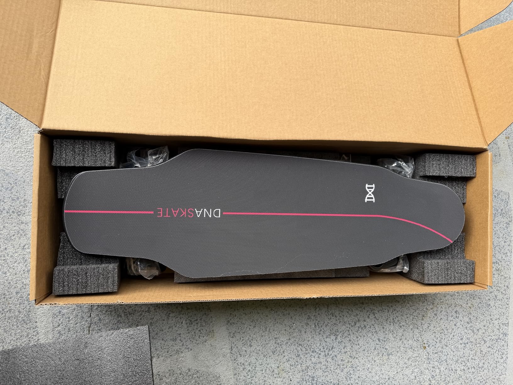 M8 Electric Skateboard with Remote, 15Mph Top Speed, 9Miles Range, 400 Hub-Motor, Skateboard for Adults & Teens customer photo 2