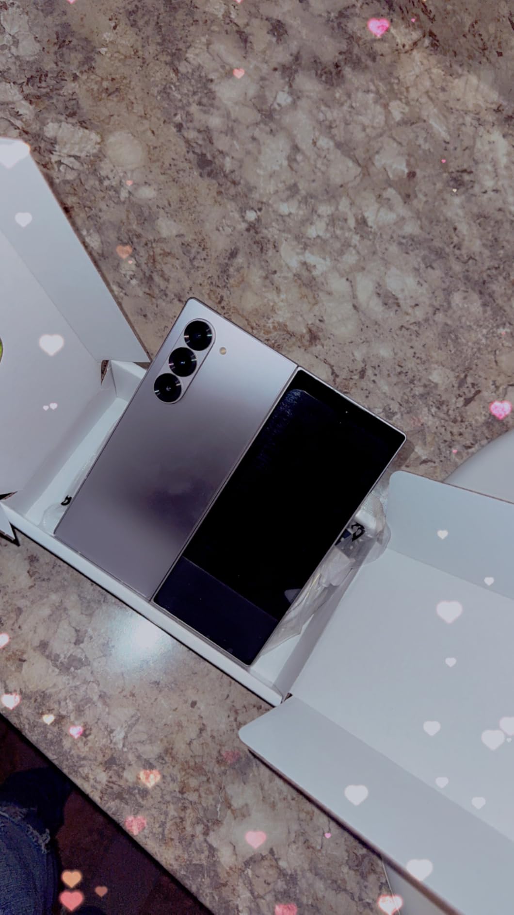 Samsung Galaxy Z Fold 6 AI Cell Phone, 256GB Unlocked Silver Shadow (Renewed) customer photo 2