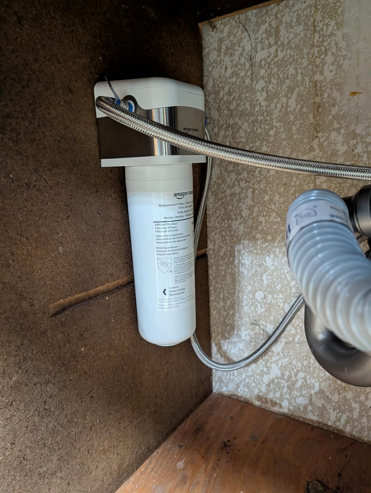 Amazon Basics Under Sink Water Filter System, NSF/ANSI 42 & 372 Certified, Easy Twist-and-Lock Design, 11,000 Gallons, 1 Year Service Life, White customer photo 2