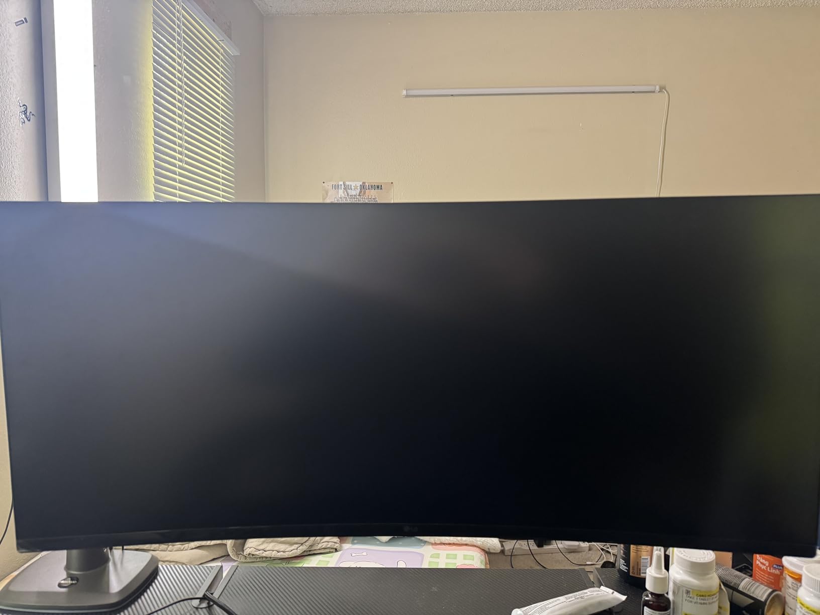 HUANUO TitanLift Heavy Duty Monitor Arm for Screens up to 49