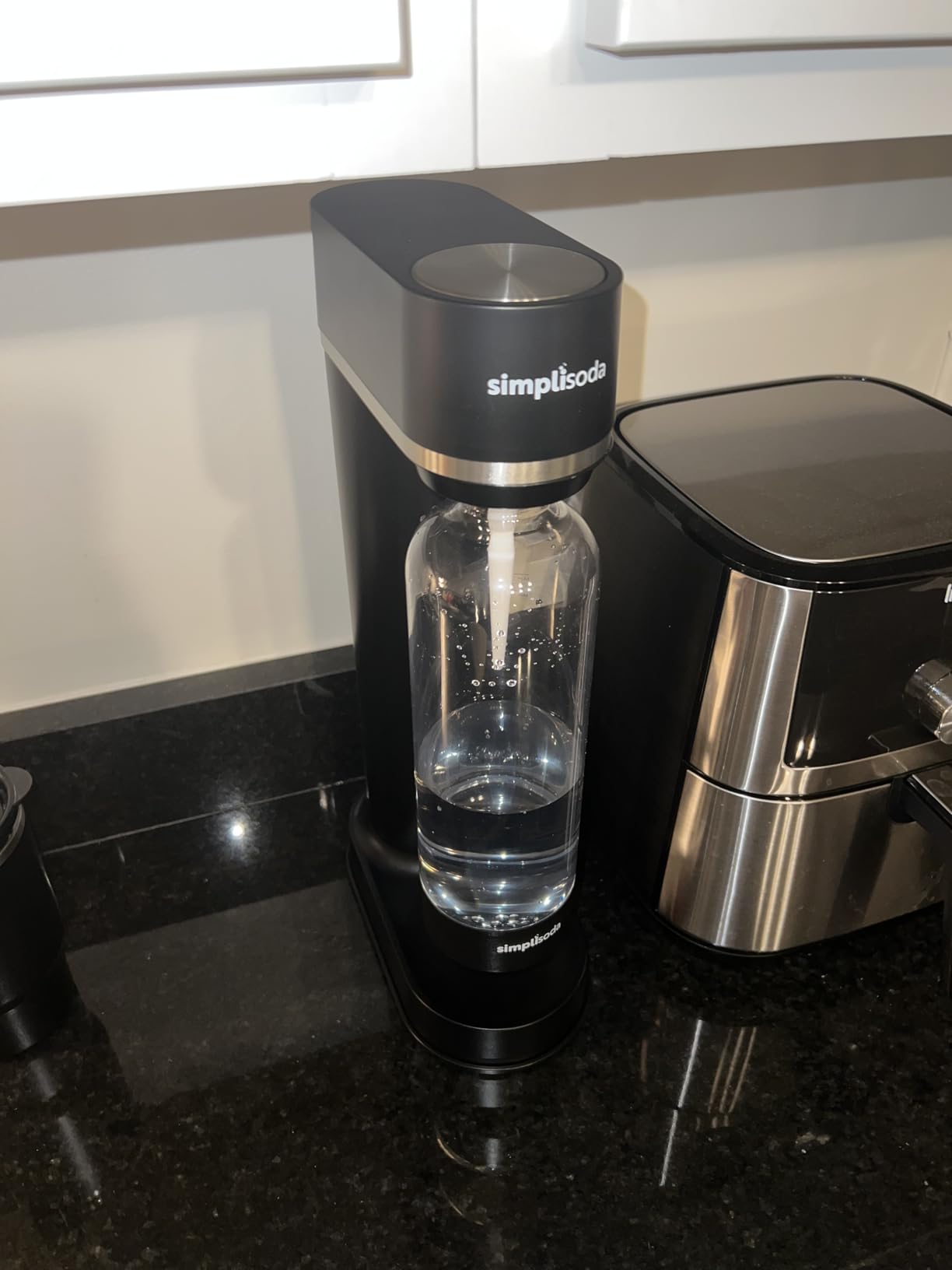 BLÜ Sparkling Water Maker, Premium Soda Streaming Machine, Carbonated Water Machine and Soda Maker - Black (No CO2 Cylinder Included) customer photo 1