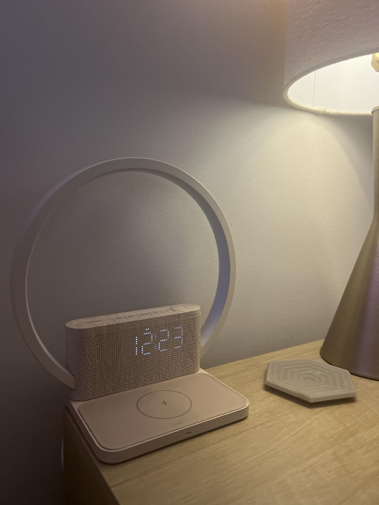 Vivilumens Sunrise Alarm Clock Wireless Charger, 10 White Noise Sound Machine Alarm Clock with 30/60/90 Mins Timer, 3 Levels Touch Night Light Dual Clocks for Heavy Sleeper Bedroom Decor Gifts for Her customer photo 1