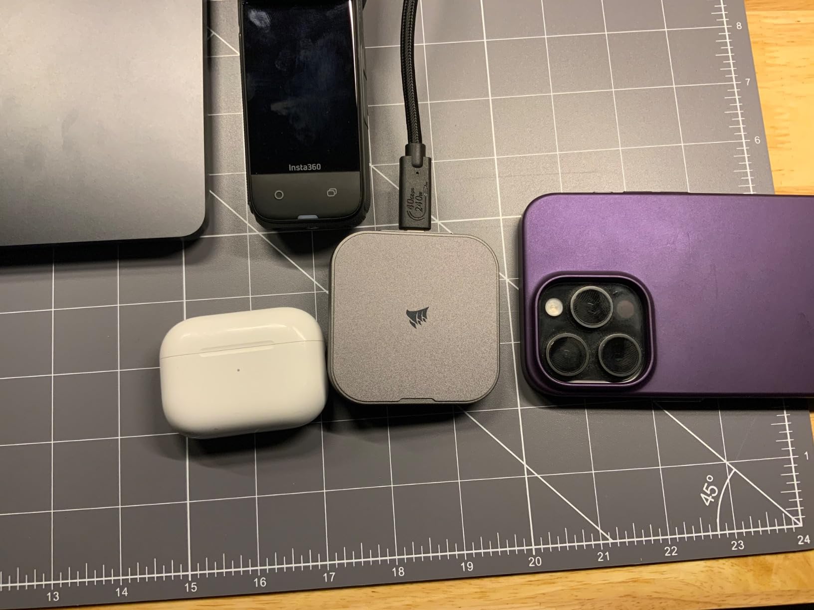 Corsair EX400U 2TB USB4 Portable External Type-C SSD - Up to 4,000MB/s Read, 3,600MB/s Write, USB 3.2 Gen2 2x2, Plug and Play, Thunderbolt 4, MagSafe, Includes 40Gbps Cable, Windows PC, iOS Mac - Gray customer photo 1